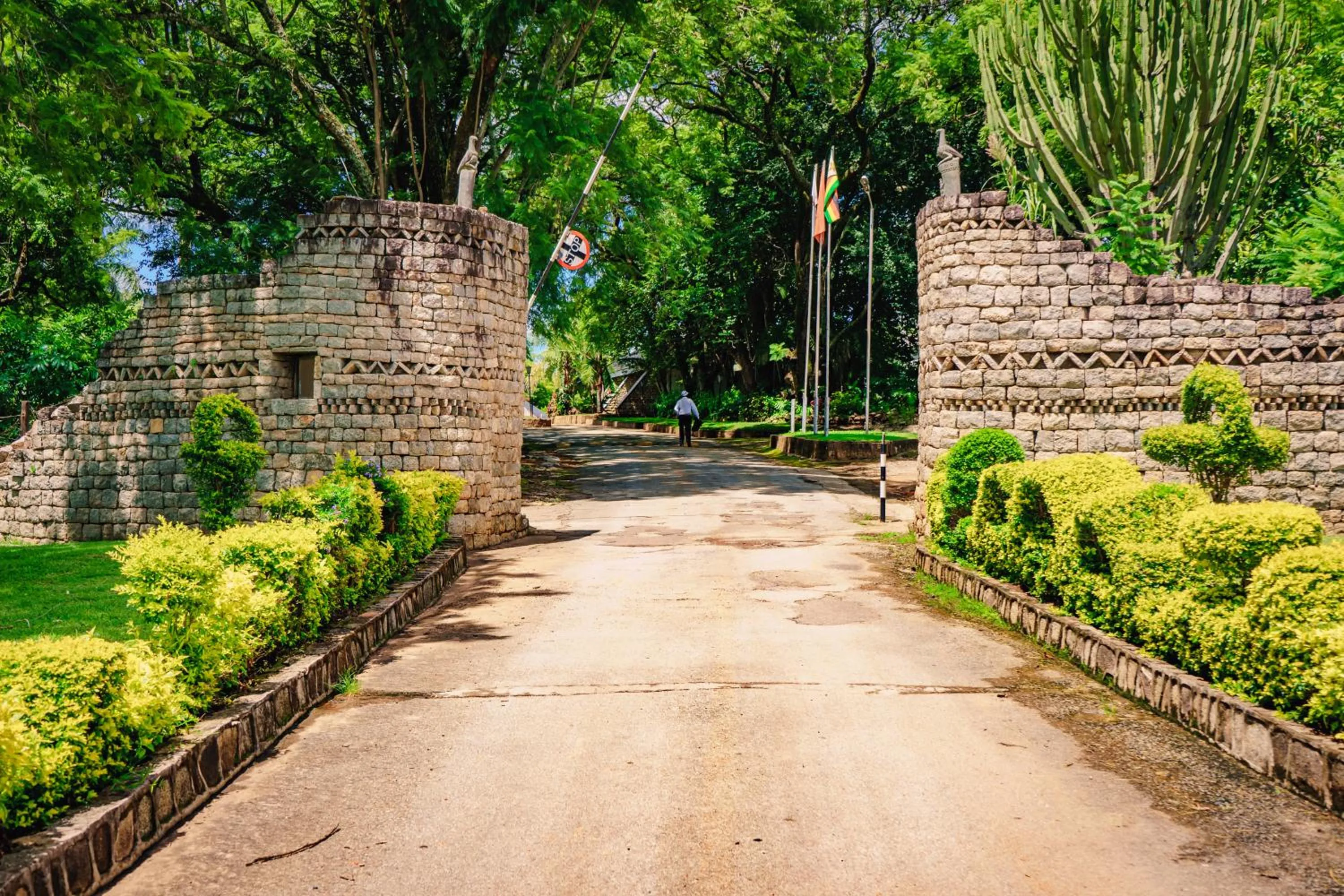 Facade/entrance in Great Zimbabwe Hotel
