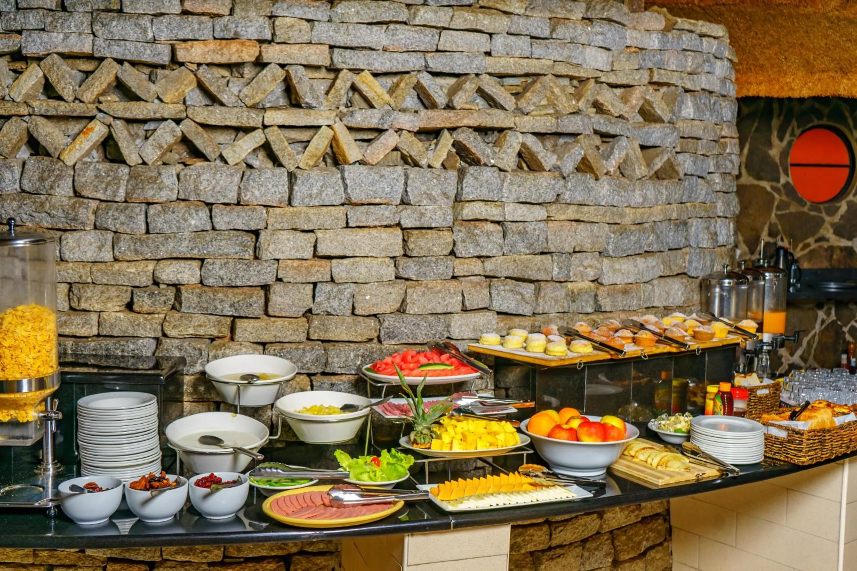 Restaurant/places to eat in Great Zimbabwe Hotel