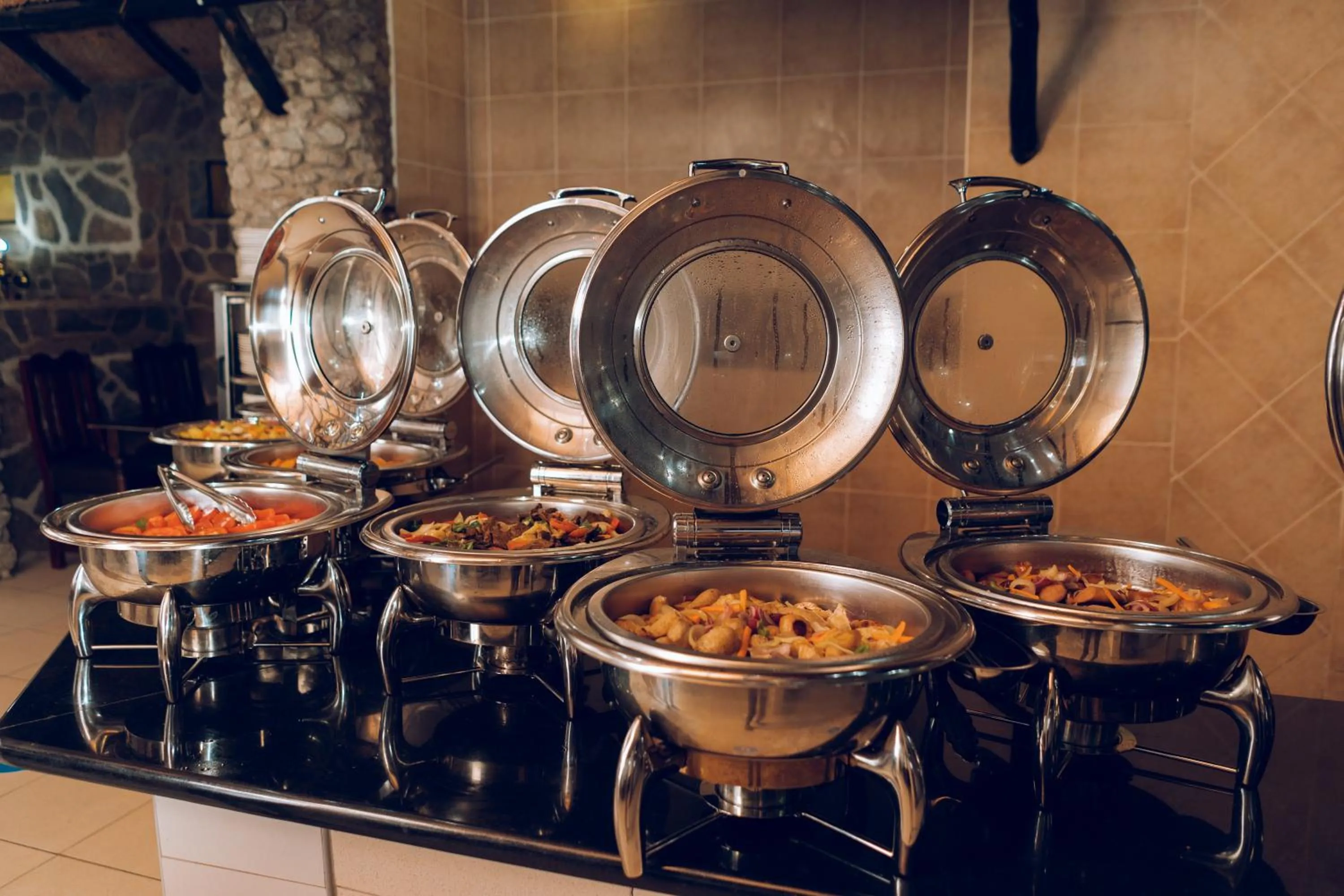 Restaurant/places to eat in Great Zimbabwe Hotel