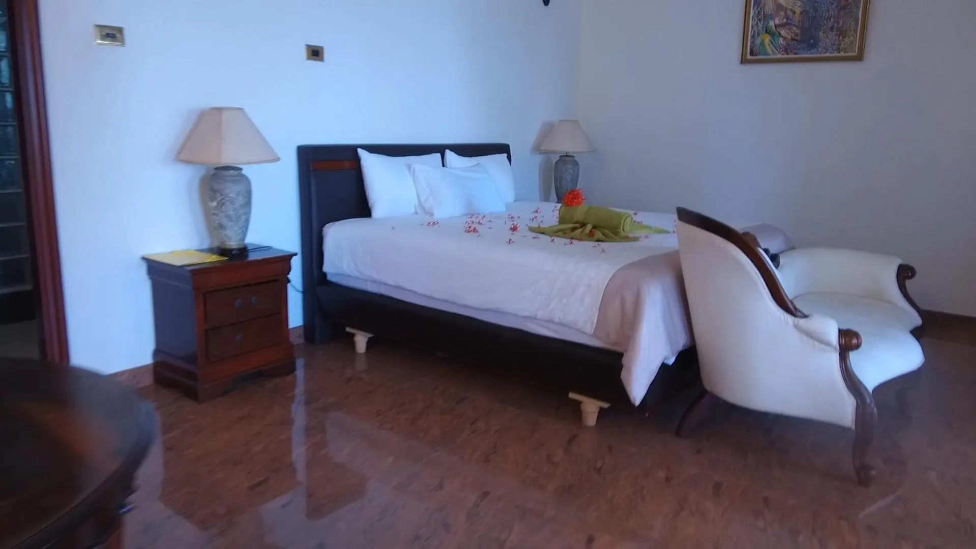 Bedroom, Bed in Le Bonheur Villa