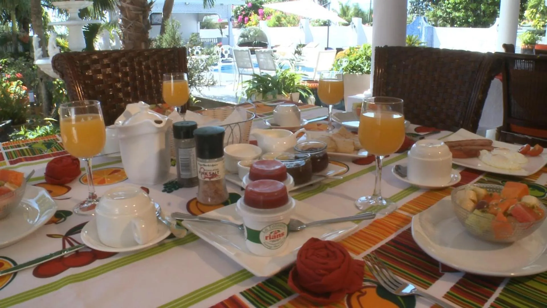 Breakfast in Le Bonheur Villa