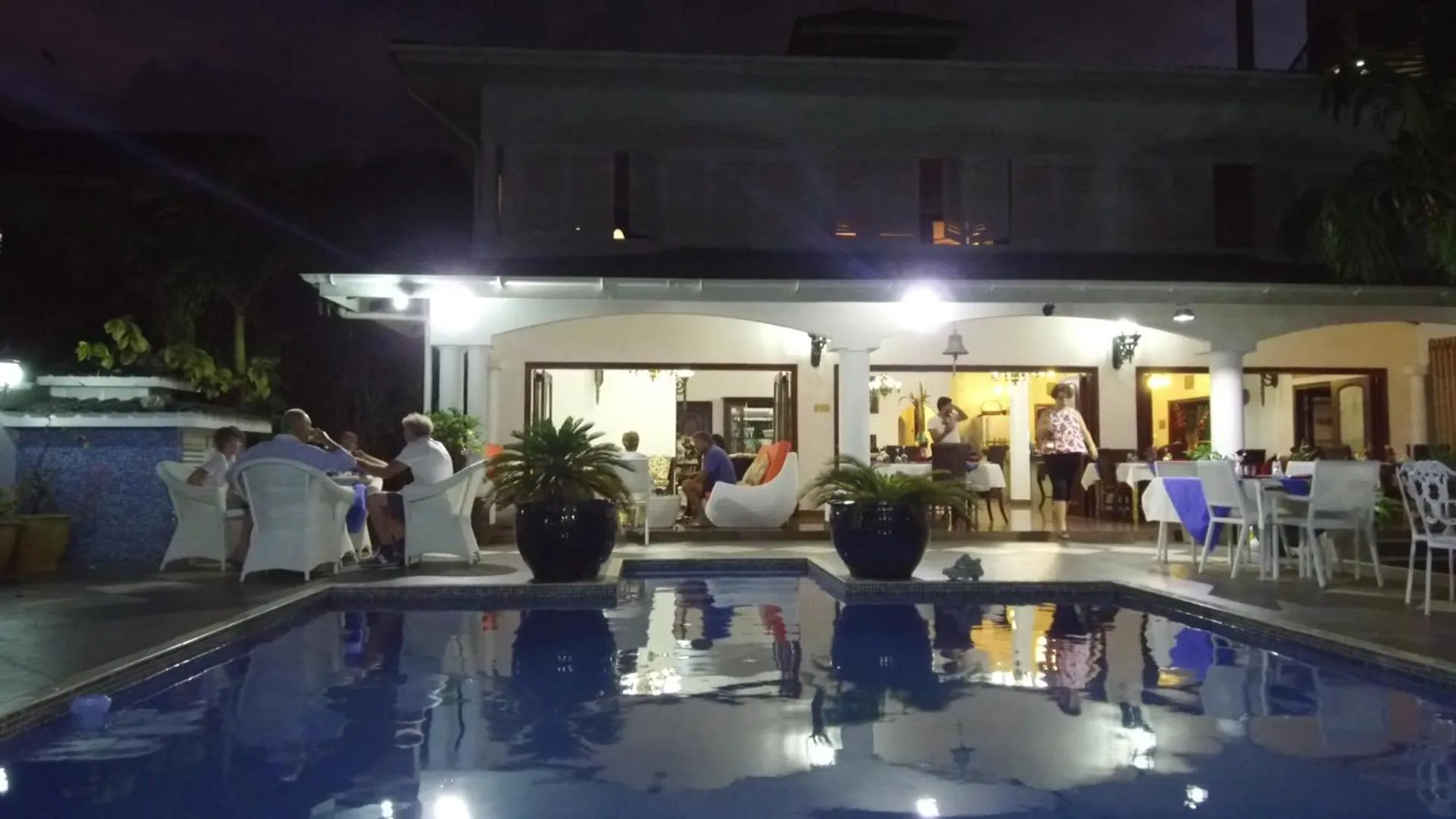 Swimming pool in Le Bonheur Villa