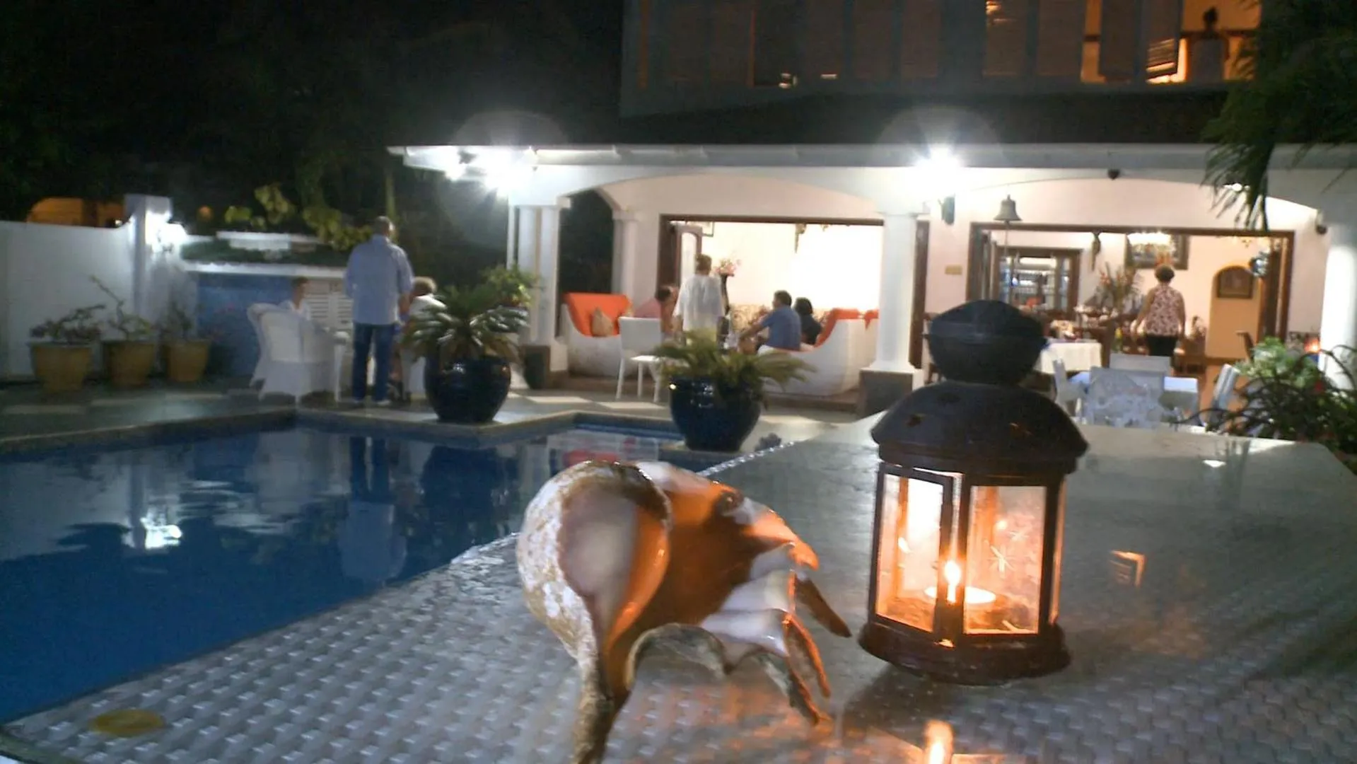 Food and drinks in Le Bonheur Villa