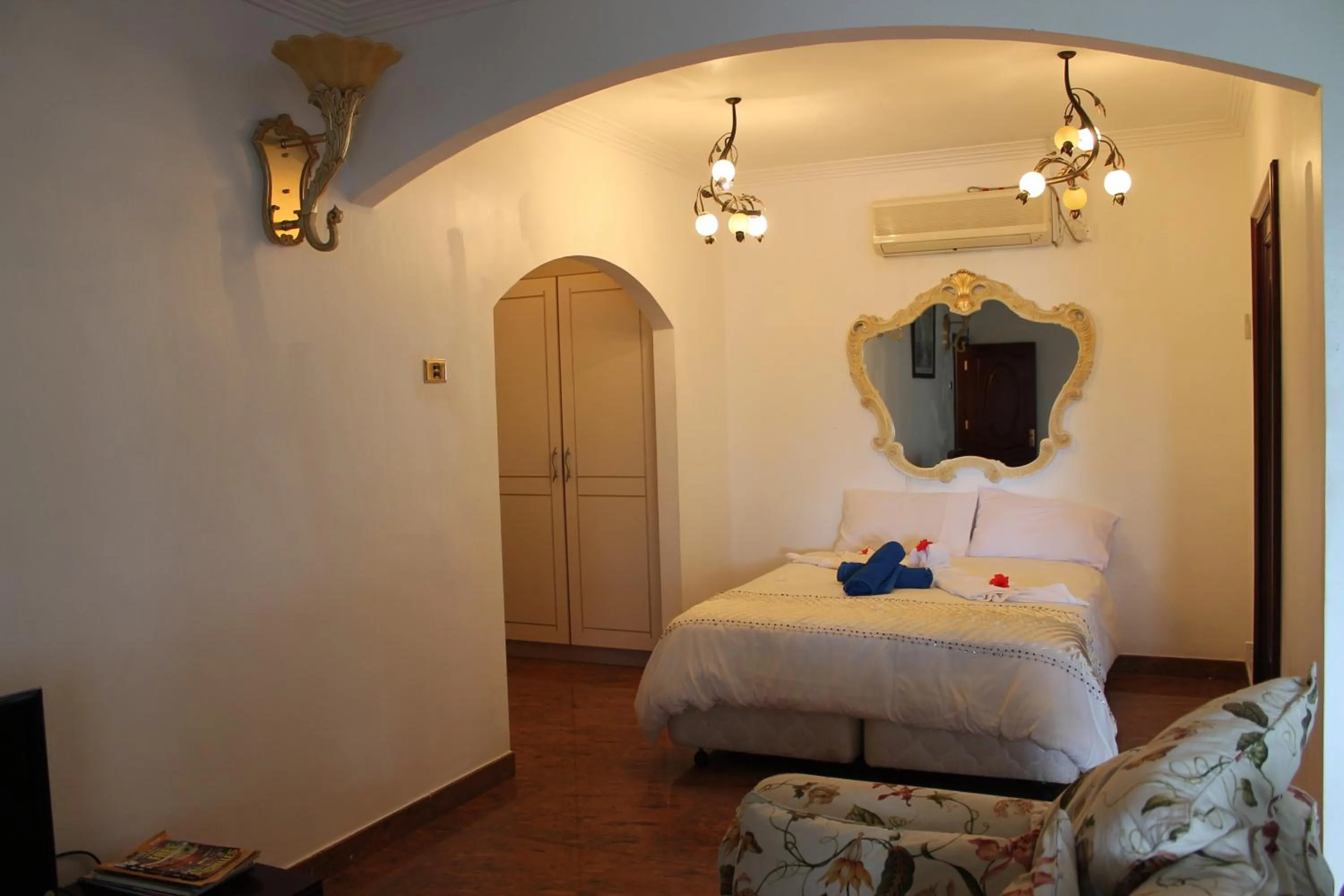 Decorative detail, Bed in Le Bonheur Villa