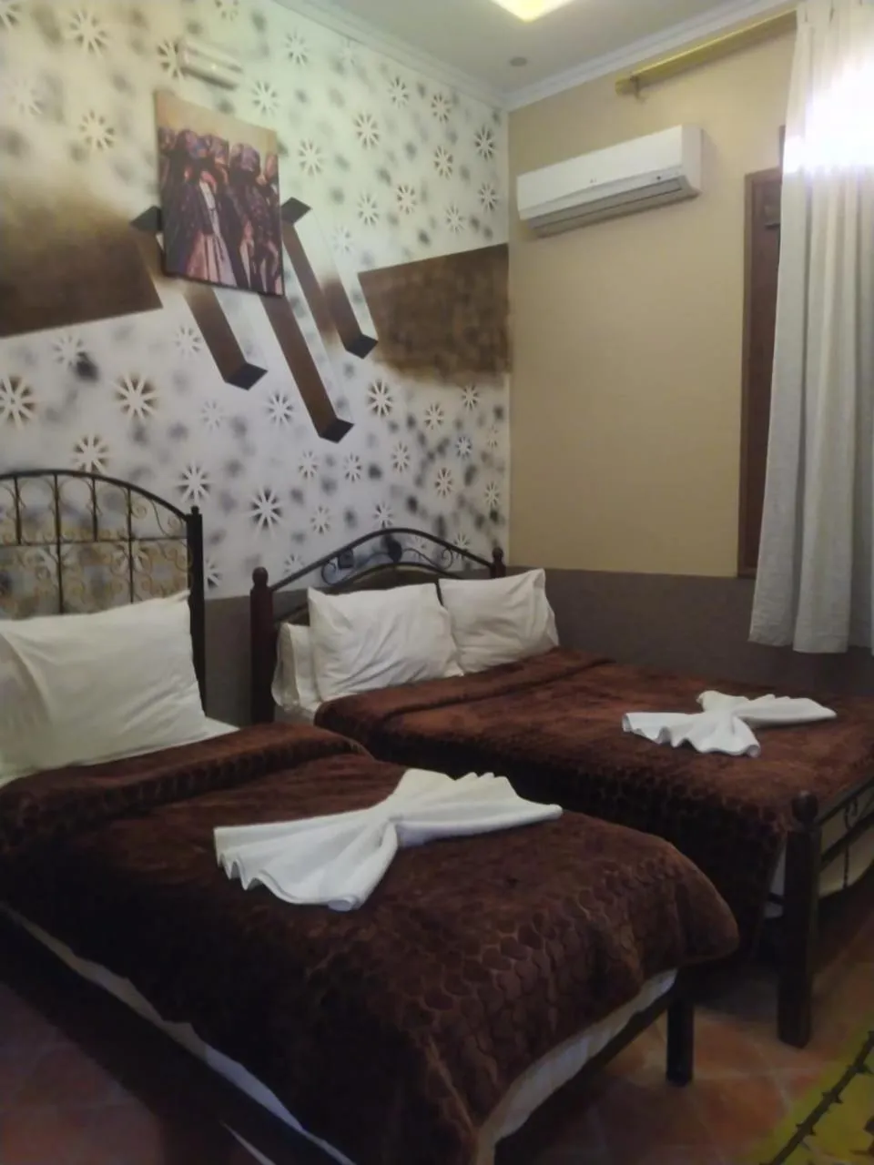 Bed in Hôtel La Vallée Des Oiseaux