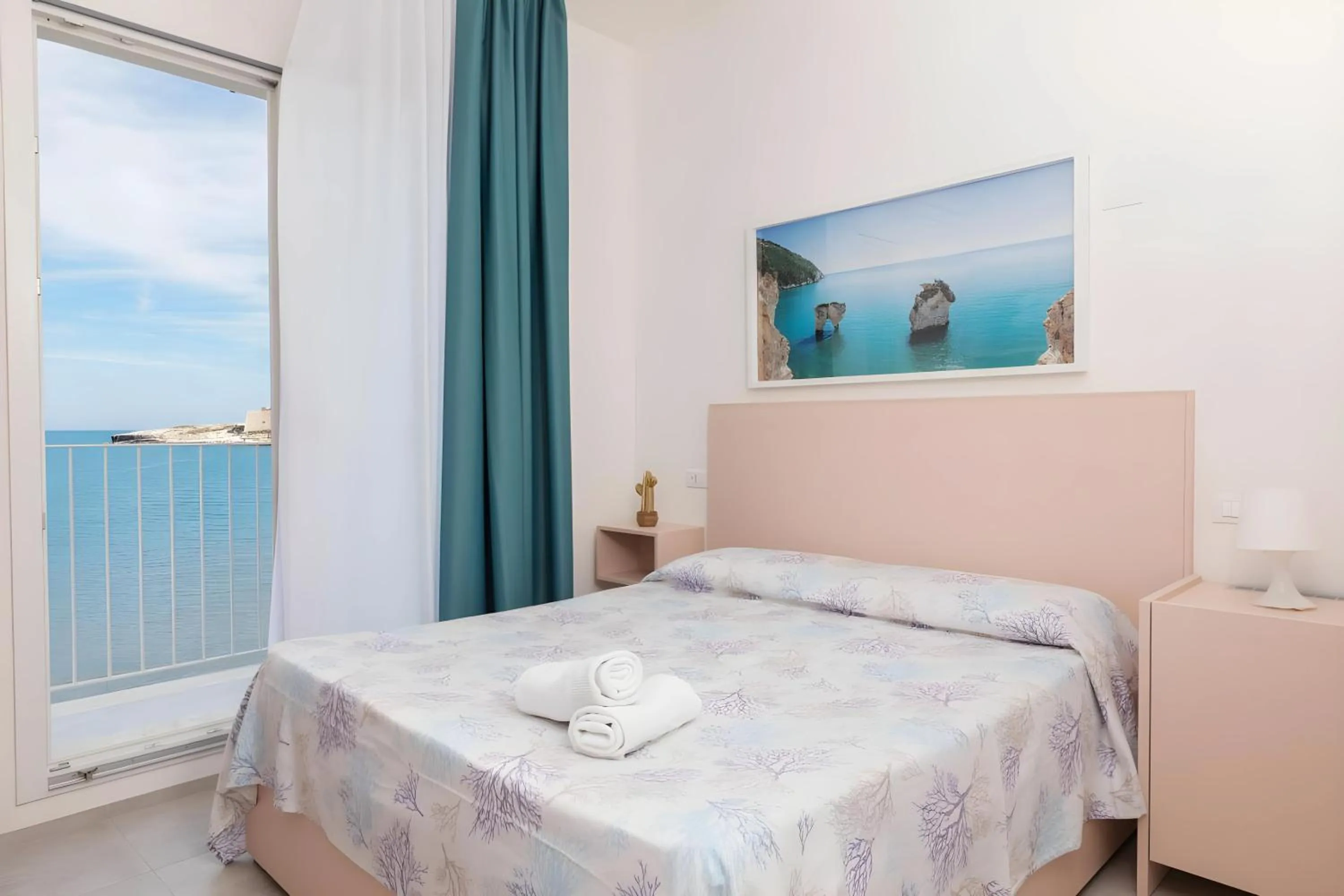 Bedroom, Bed in HOTIDAY Vieste Lungomare