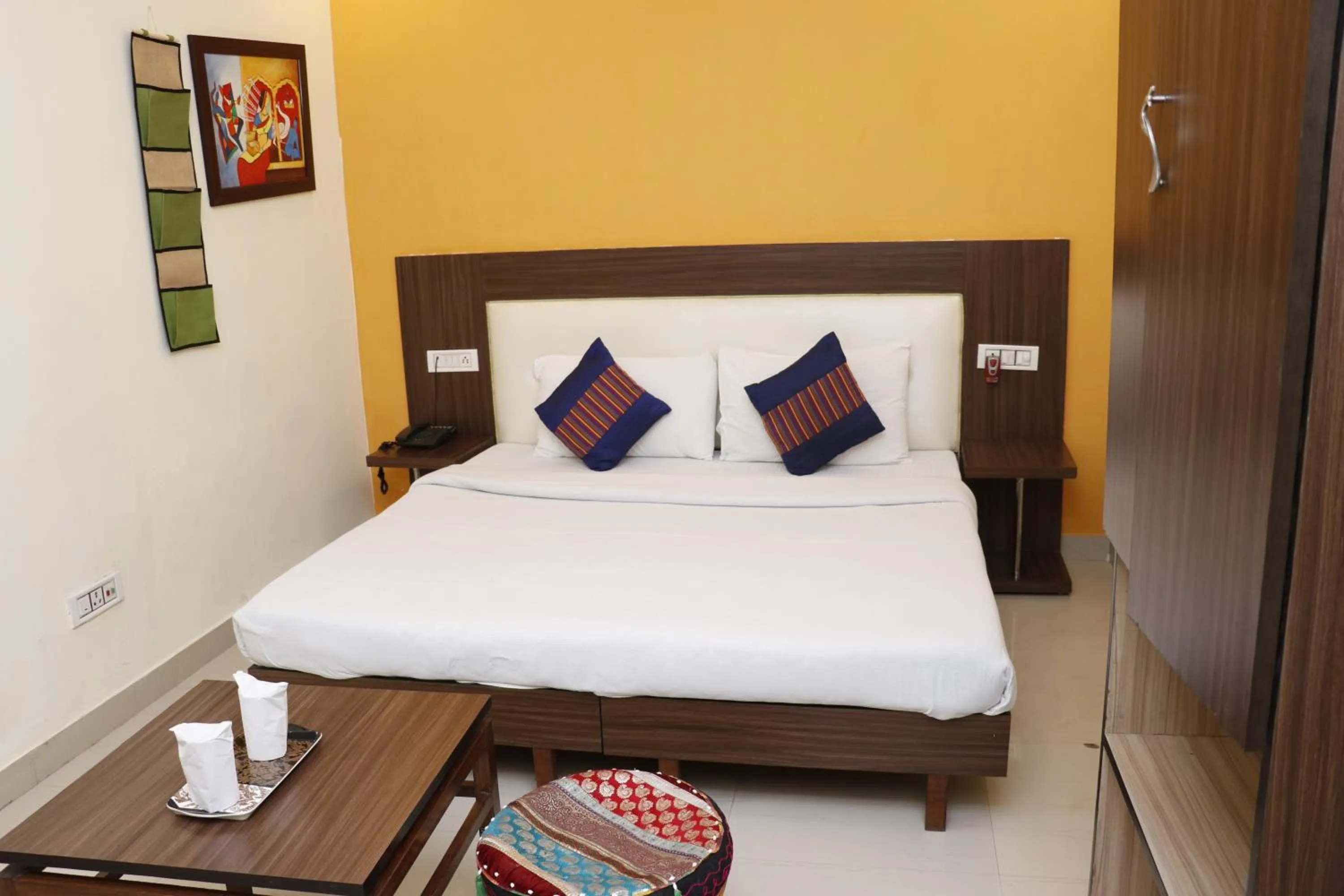 Photo of the whole room, Bed in Taj Haveli Hotel Agra - Walkable Distance From Taj Mahal