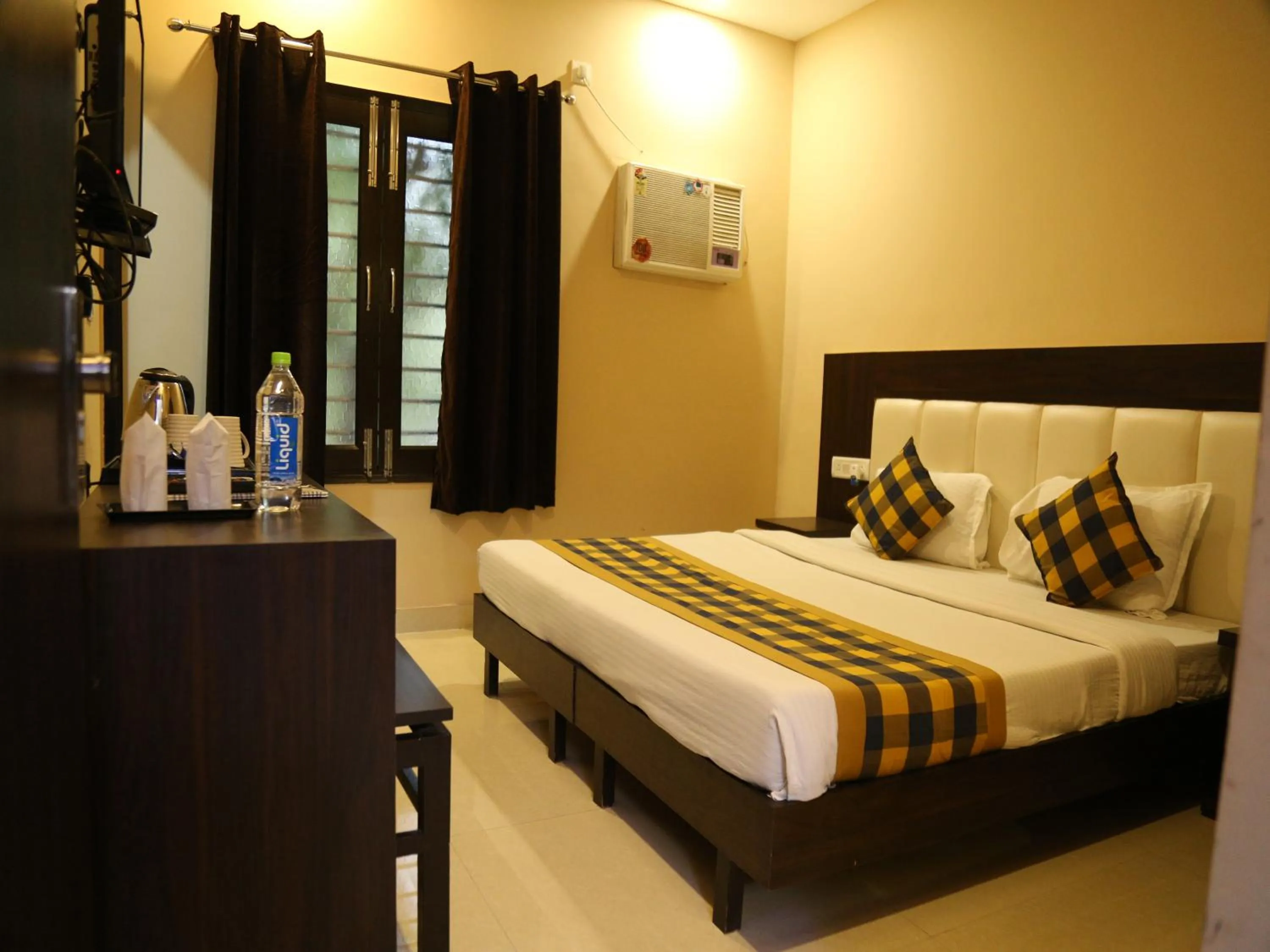 Bed in Taj Haveli Hotel Agra - Walkable Distance From Taj Mahal