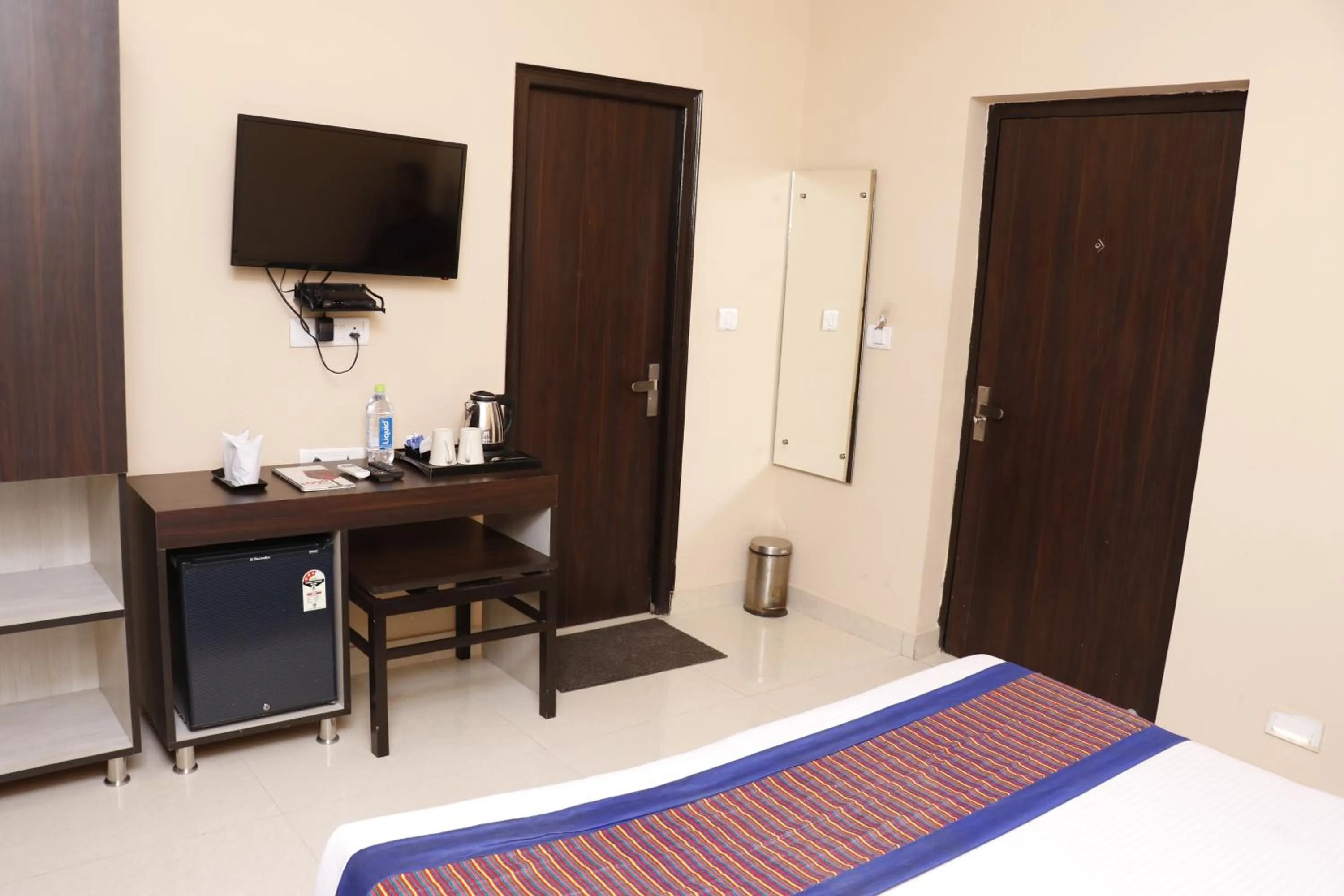 Photo of the whole room, Bed in Taj Haveli Hotel Agra - Walkable Distance From Taj Mahal