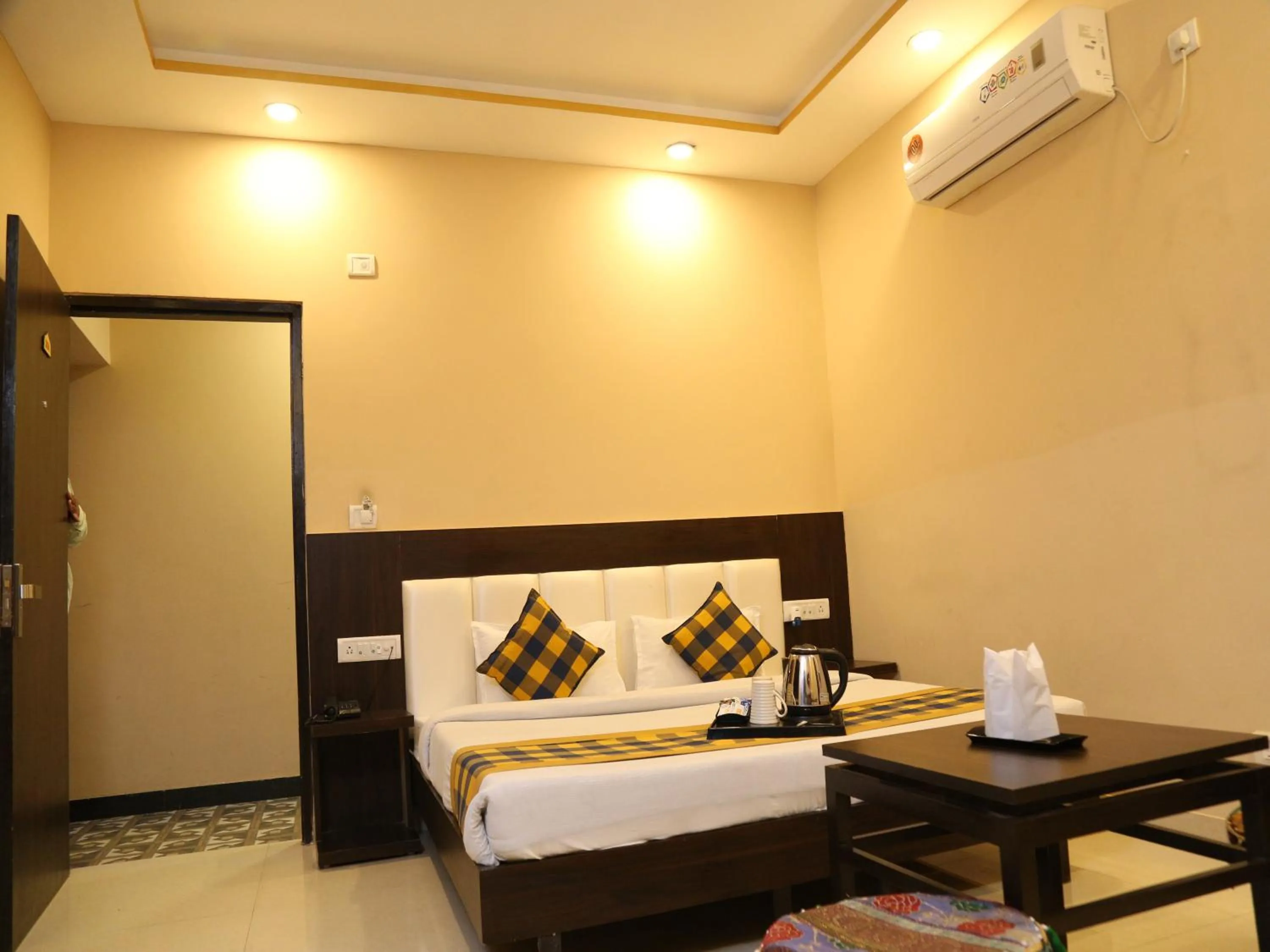 Bed in Taj Haveli Hotel Agra - Walkable Distance From Taj Mahal