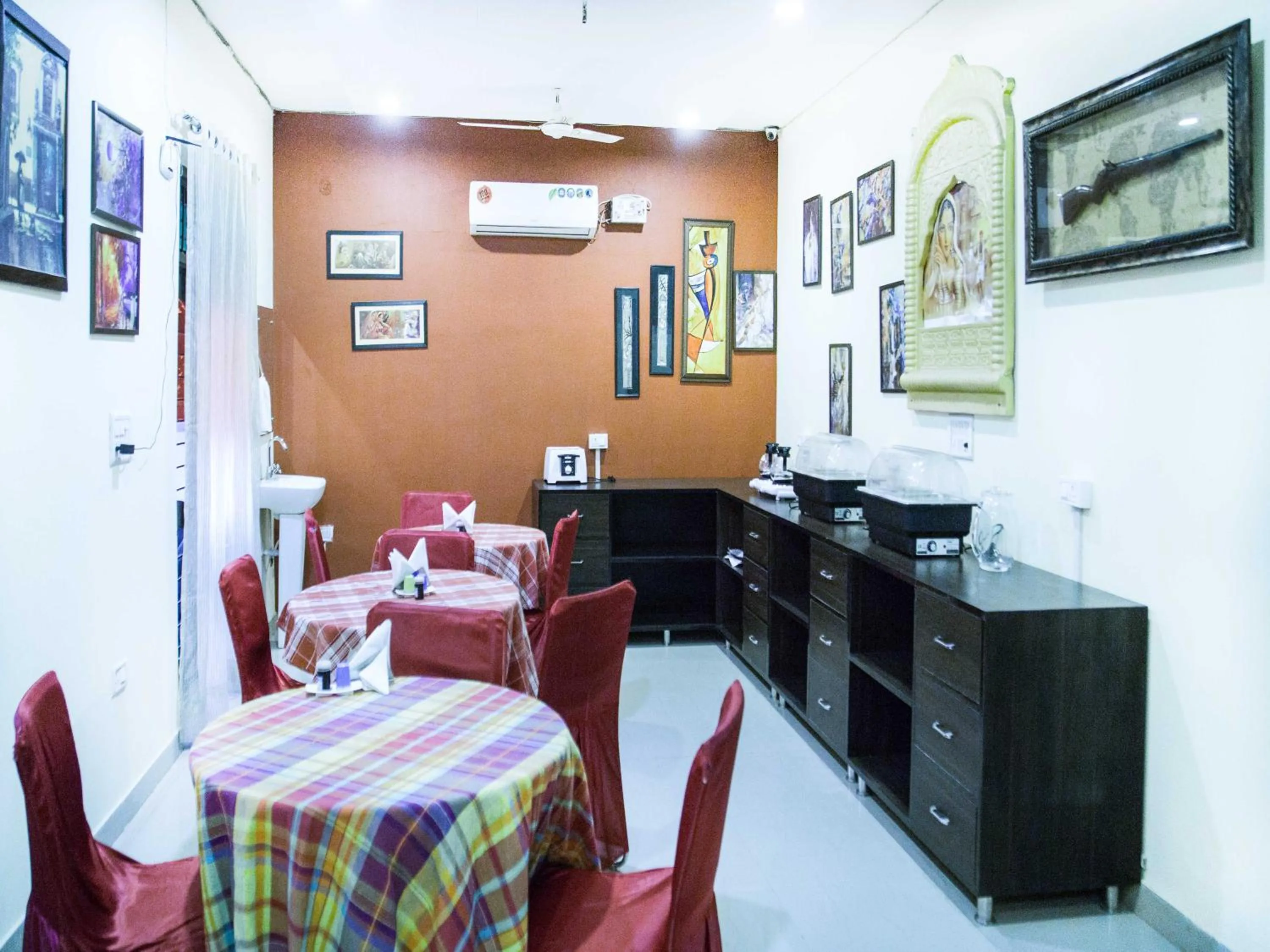 Restaurant/places to eat in Taj Haveli Hotel Agra - Walkable Distance From Taj Mahal
