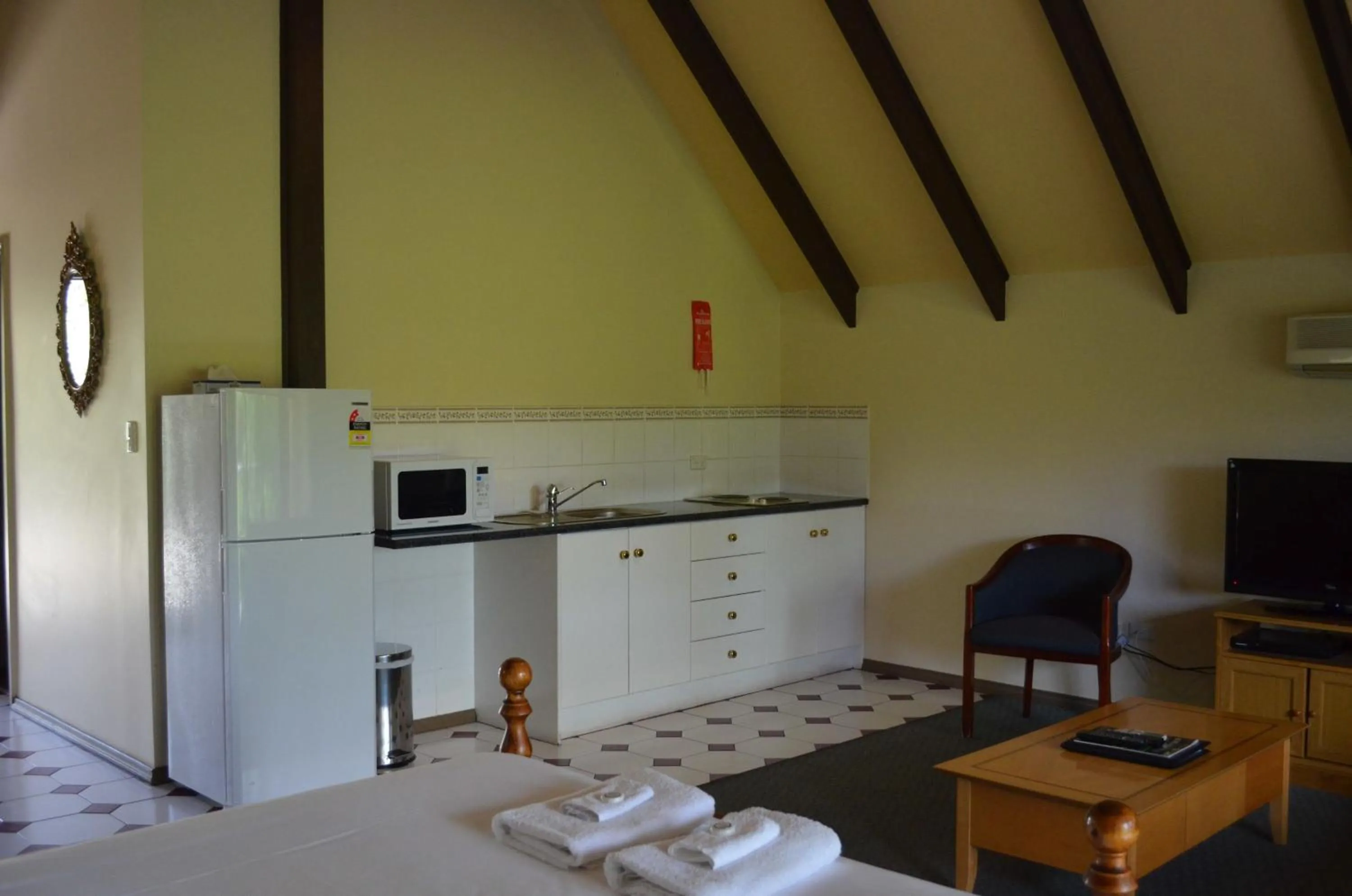 Kitchen or kitchenette in Hahndorf Motel