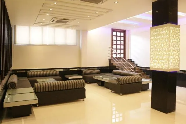 Nightclub / DJ in Hotel Abhinandan