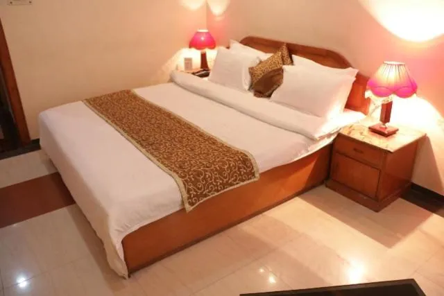 Bedroom, Bed in Hotel Abhinandan
