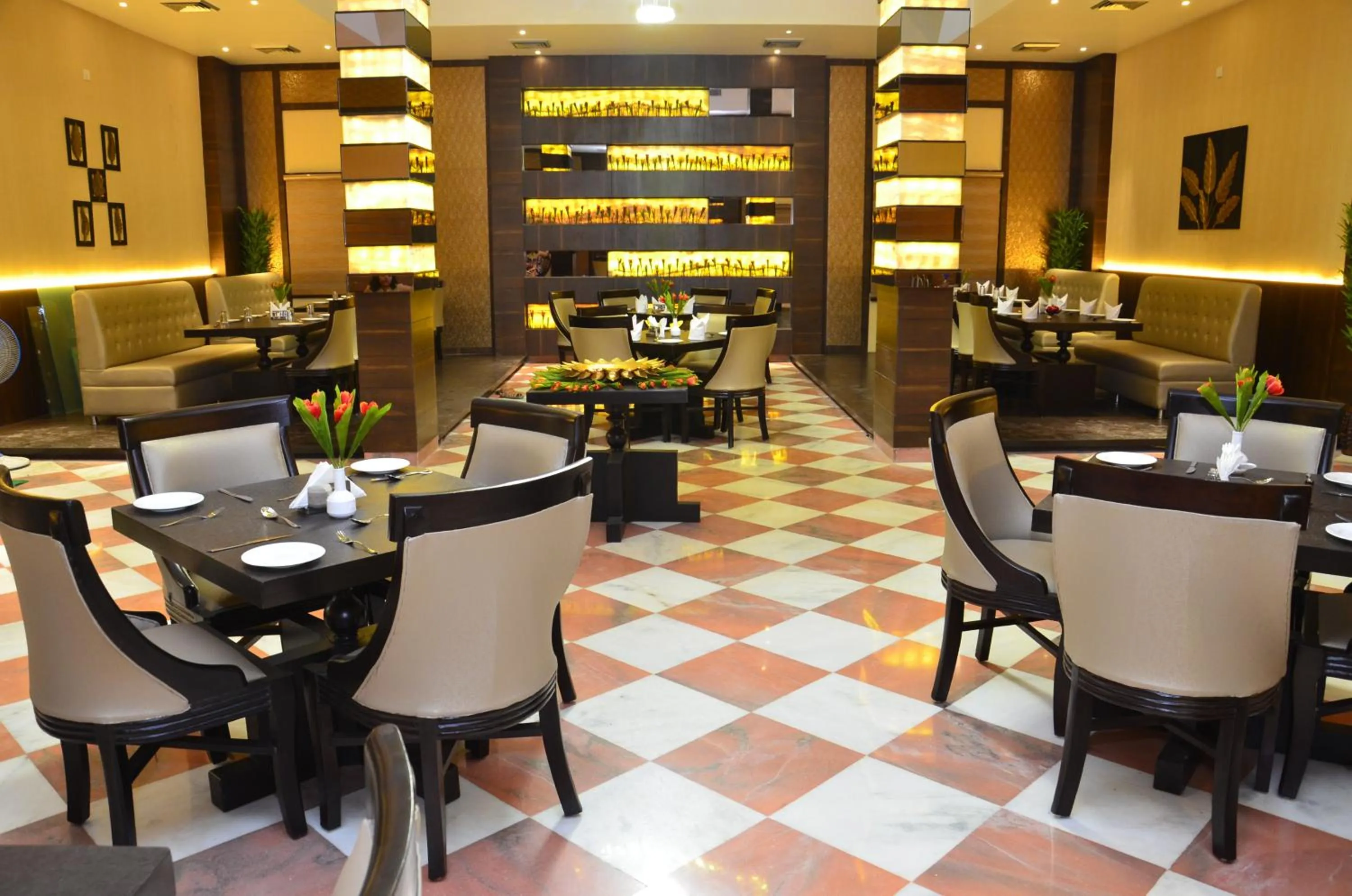 Restaurant/places to eat in Hotel Abhinandan