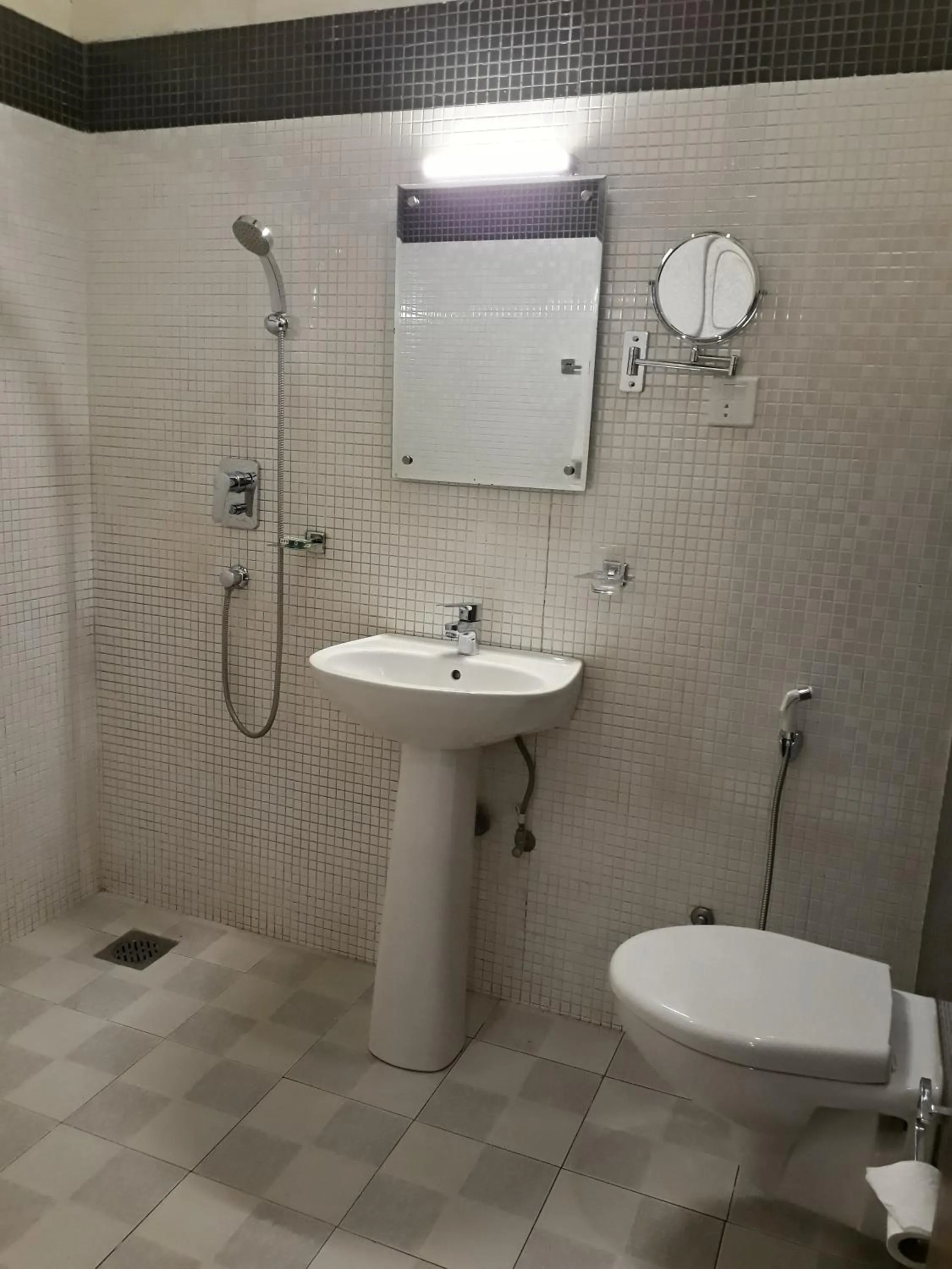 Shower in Hotel Heranya