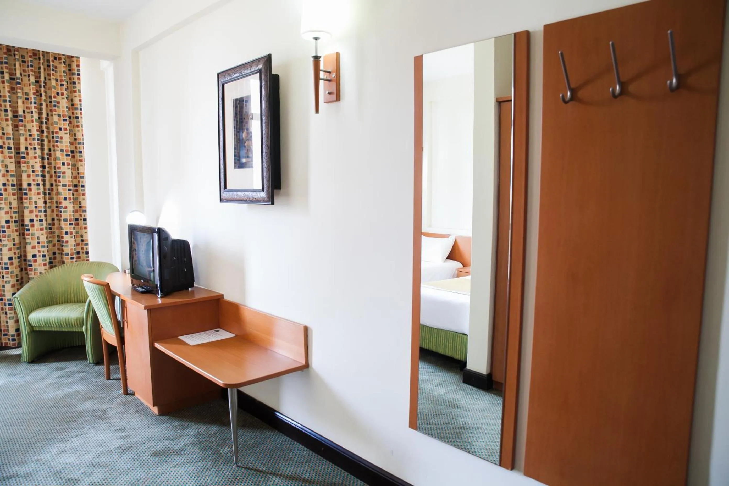 Seating area, Bed in Gorillas City Centre Hotel