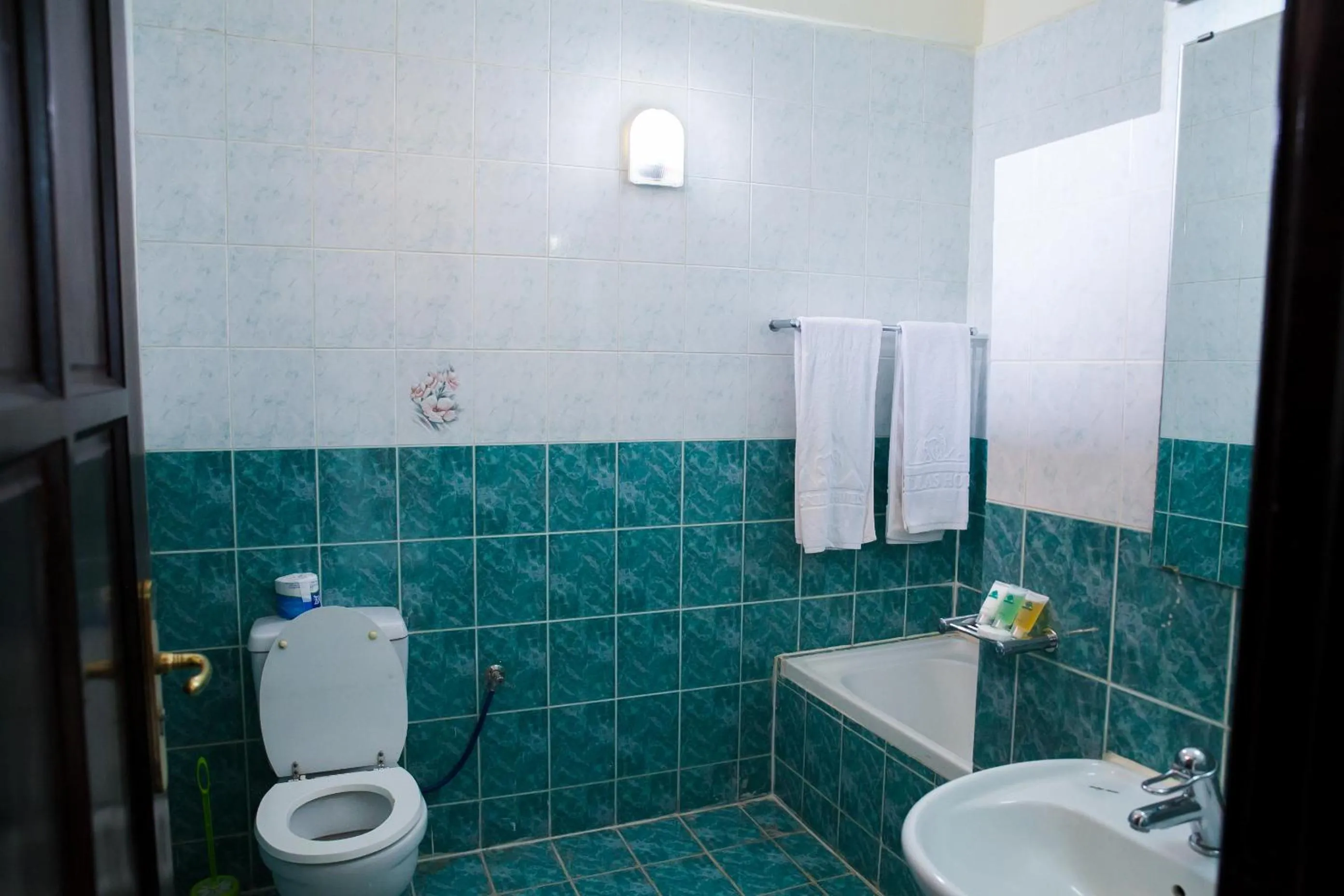 Toilet in Gorillas City Centre Hotel