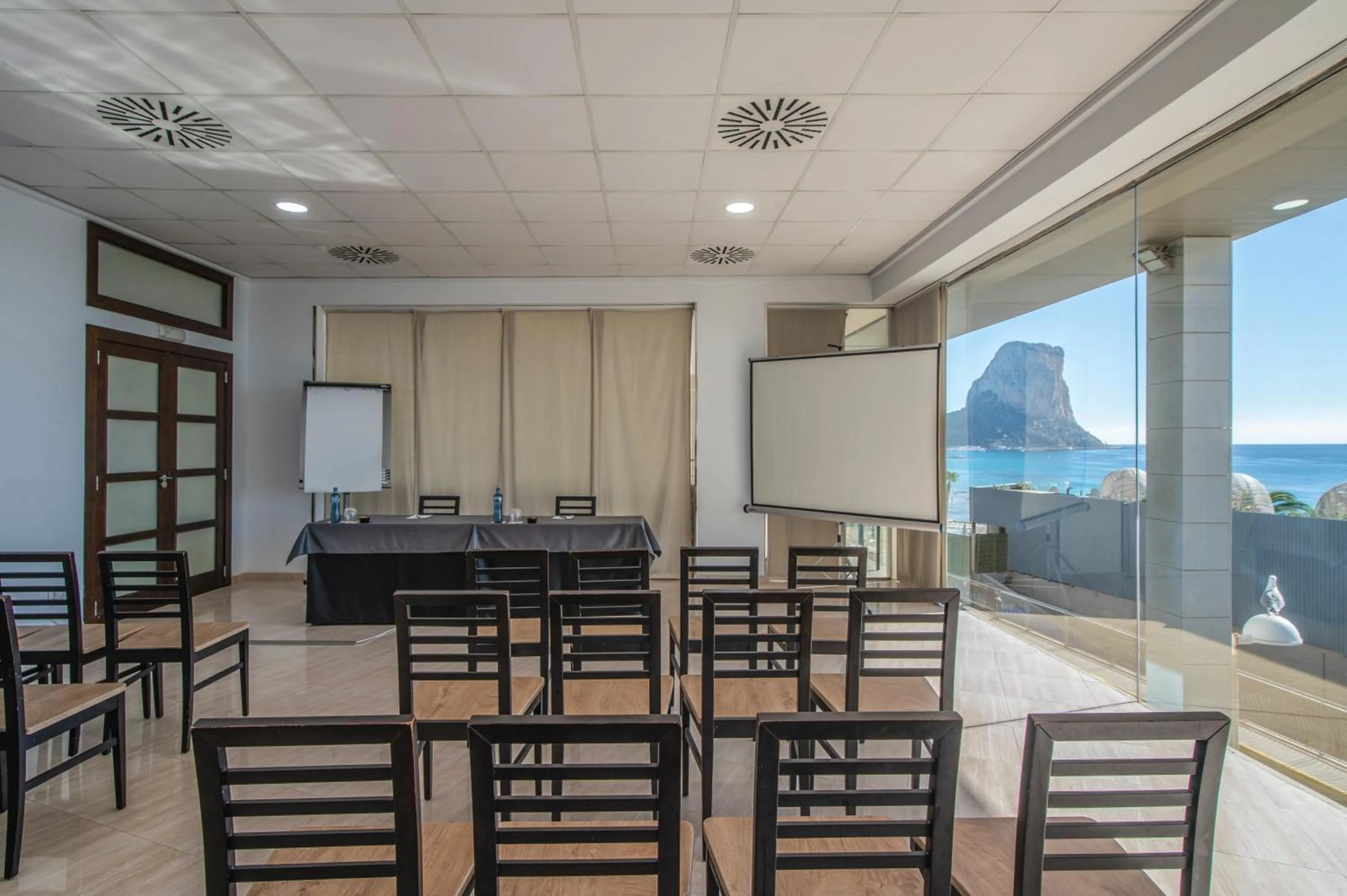 Meeting/conference room in Hotel Bahía Calpe by Pierre & Vacances