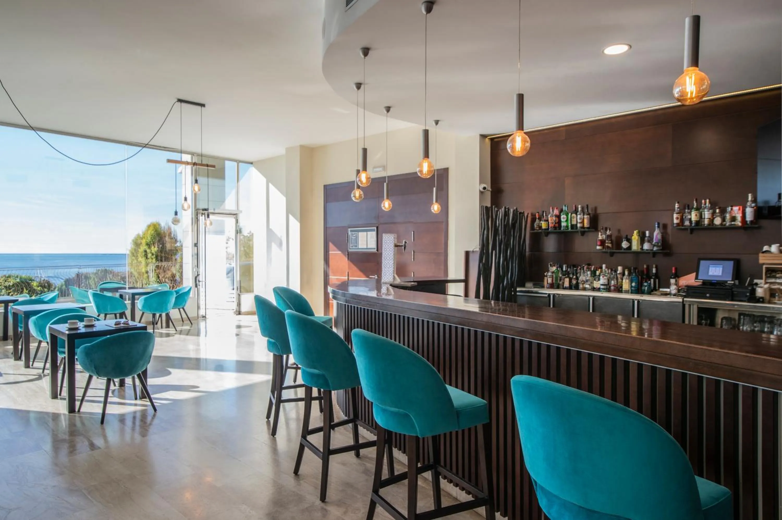 Lounge or bar in Hotel Bahía Calpe by Pierre & Vacances