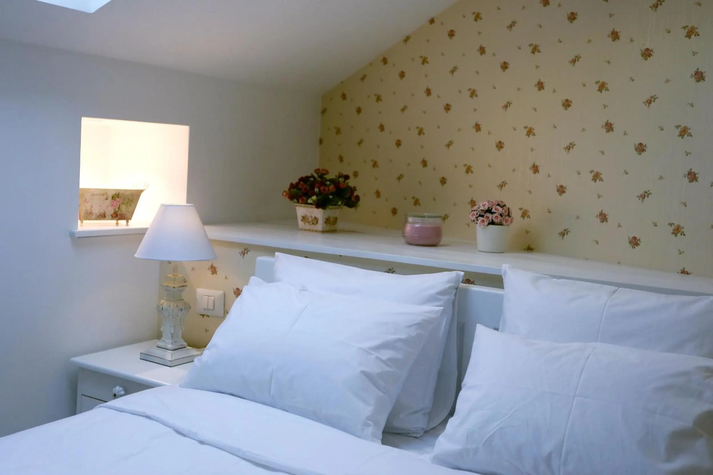 Decorative detail, Bed in Hotel Les Jardins Carol