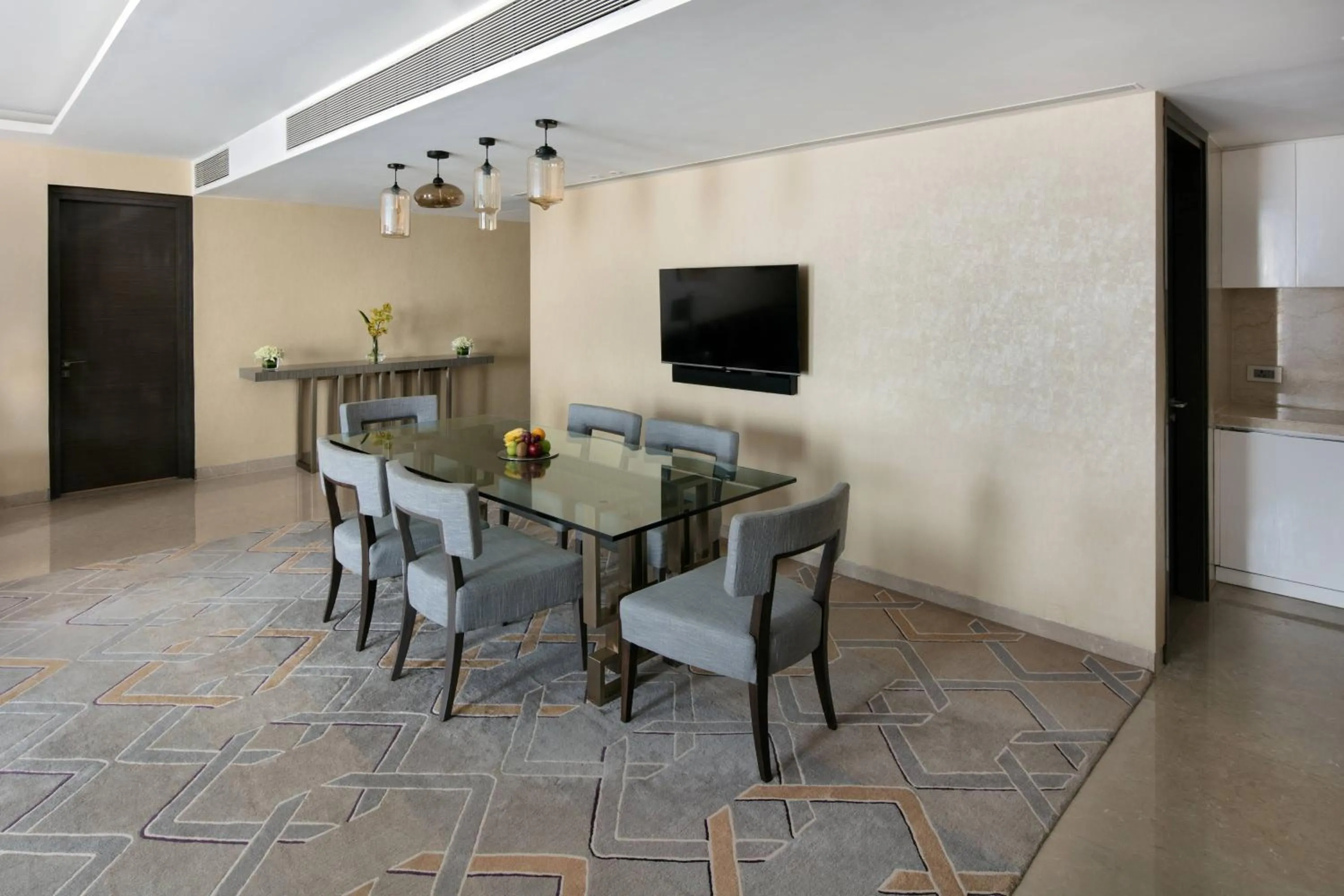 Photo of the whole room in JW Marriott Mumbai Sahar Airport