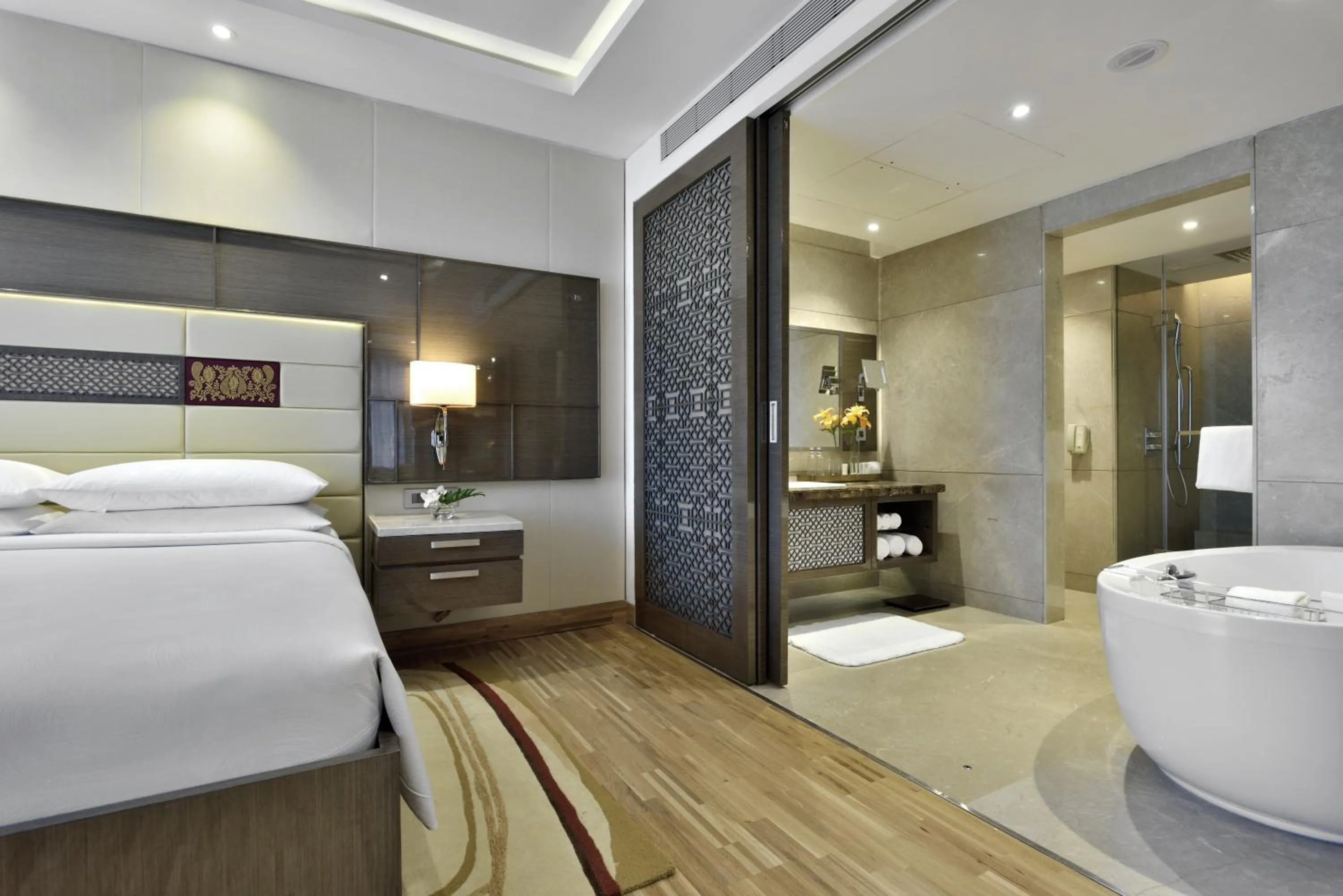 Bathroom, Bed in JW Marriott Mumbai Sahar Airport