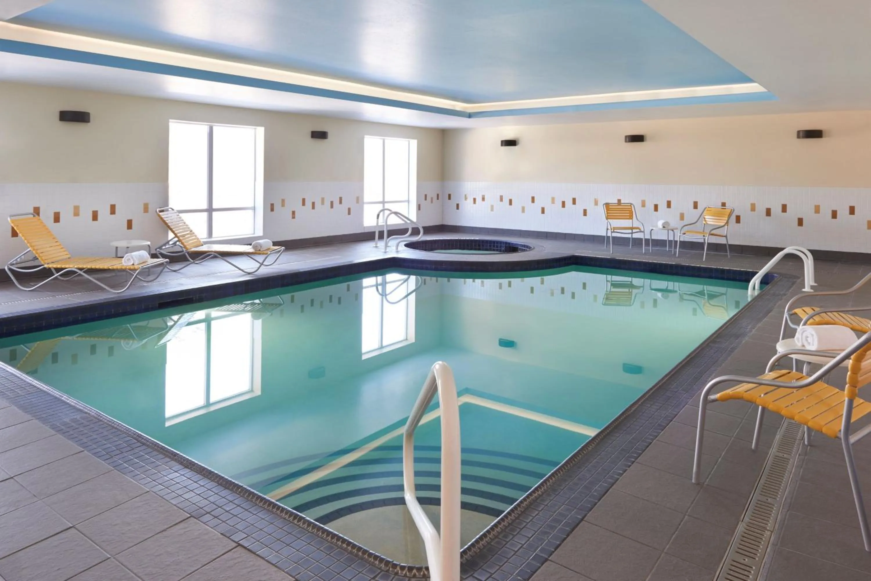 Swimming pool in Fairfield Inn & Suites by Marriott Barrie