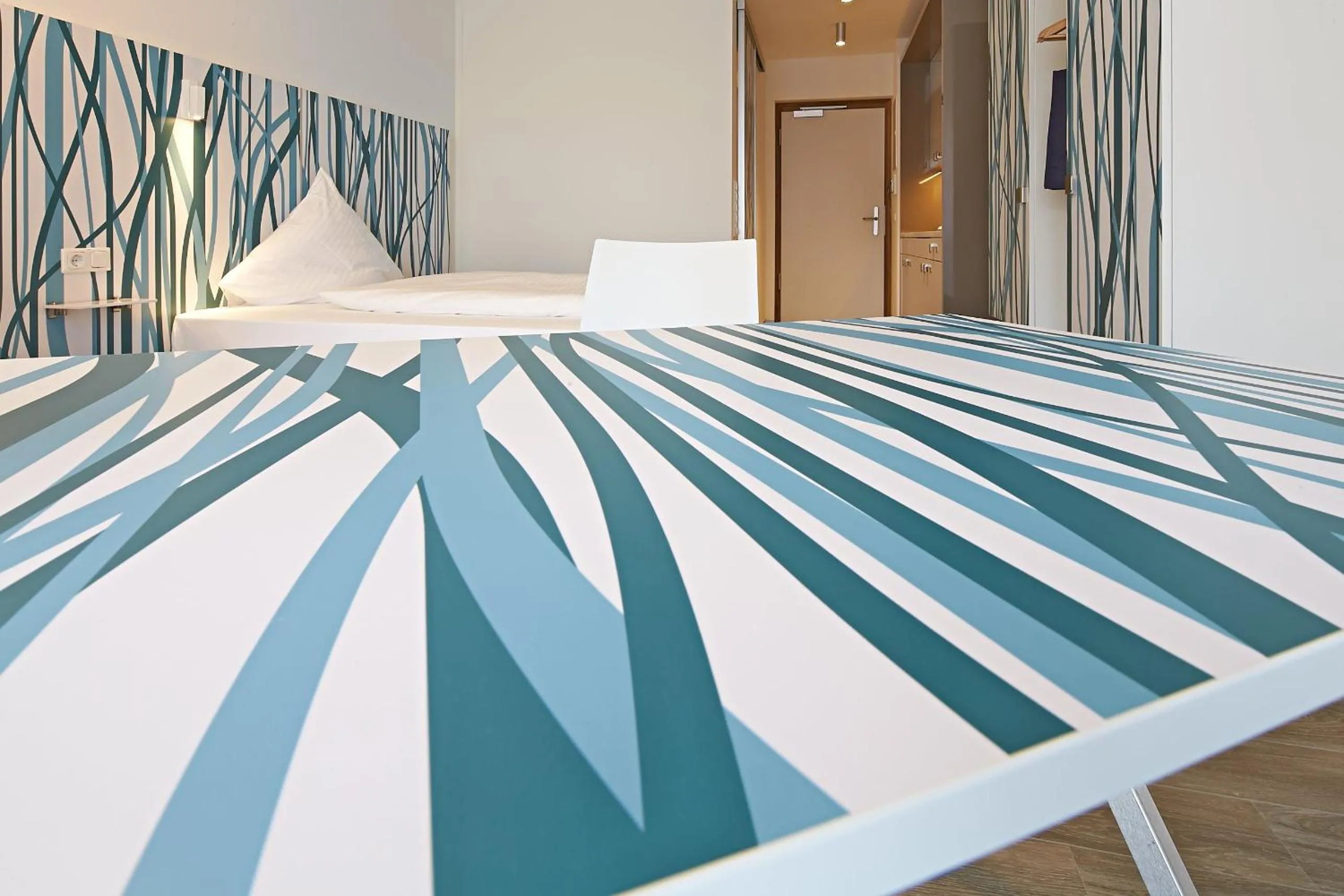 Seating area, Bed in east Apart