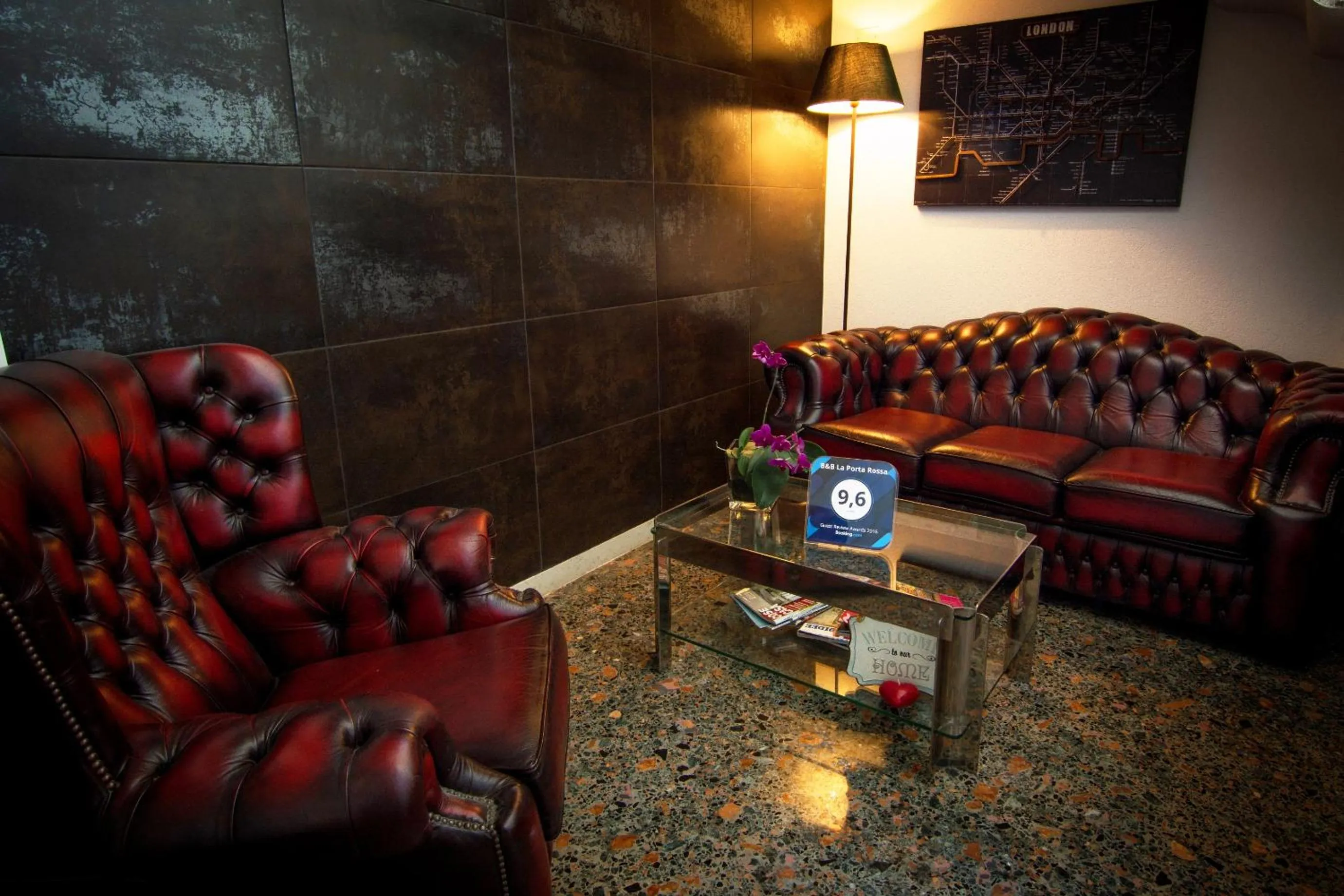 Communal lounge/ TV room in B&B La Porta Rossa