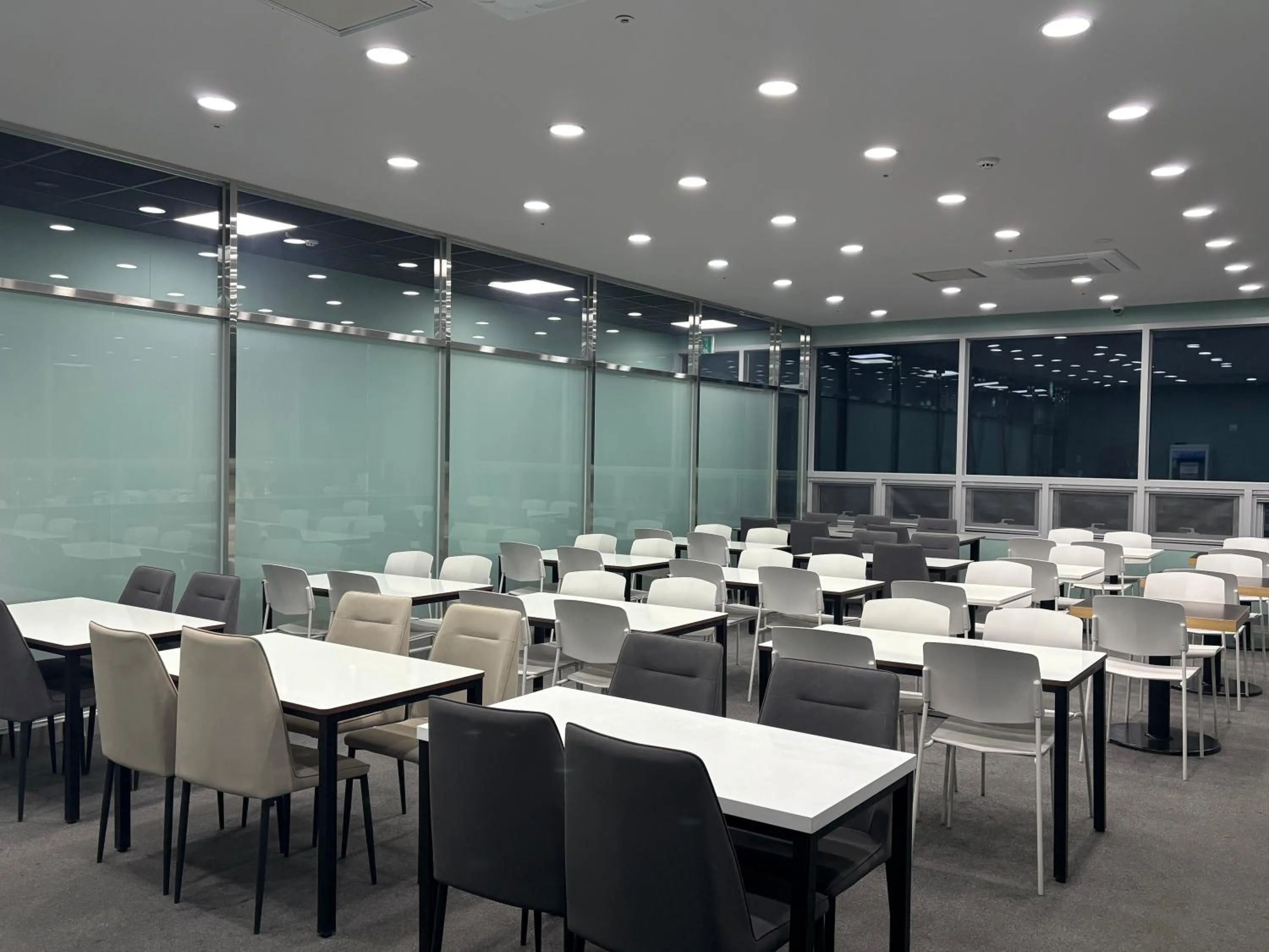 Restaurant/places to eat in H Avenue Sasang Station Residence Hotel