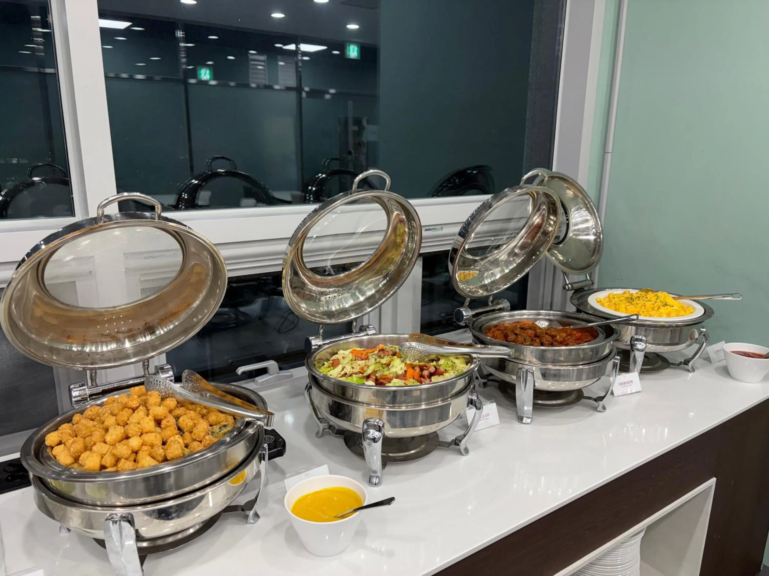 Restaurant/places to eat in H Avenue Sasang Station Residence Hotel