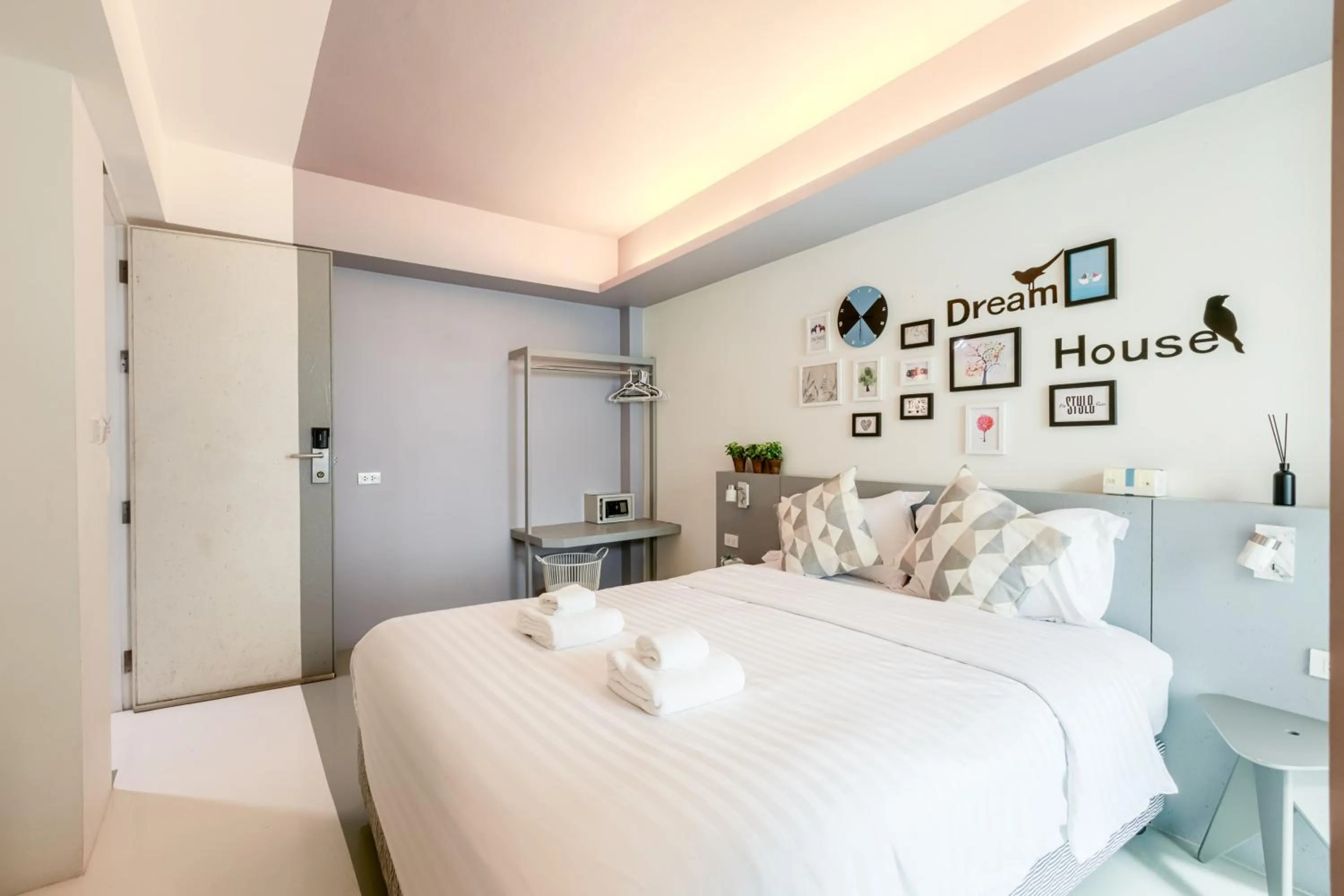 Bed in 24 Hills Hotel