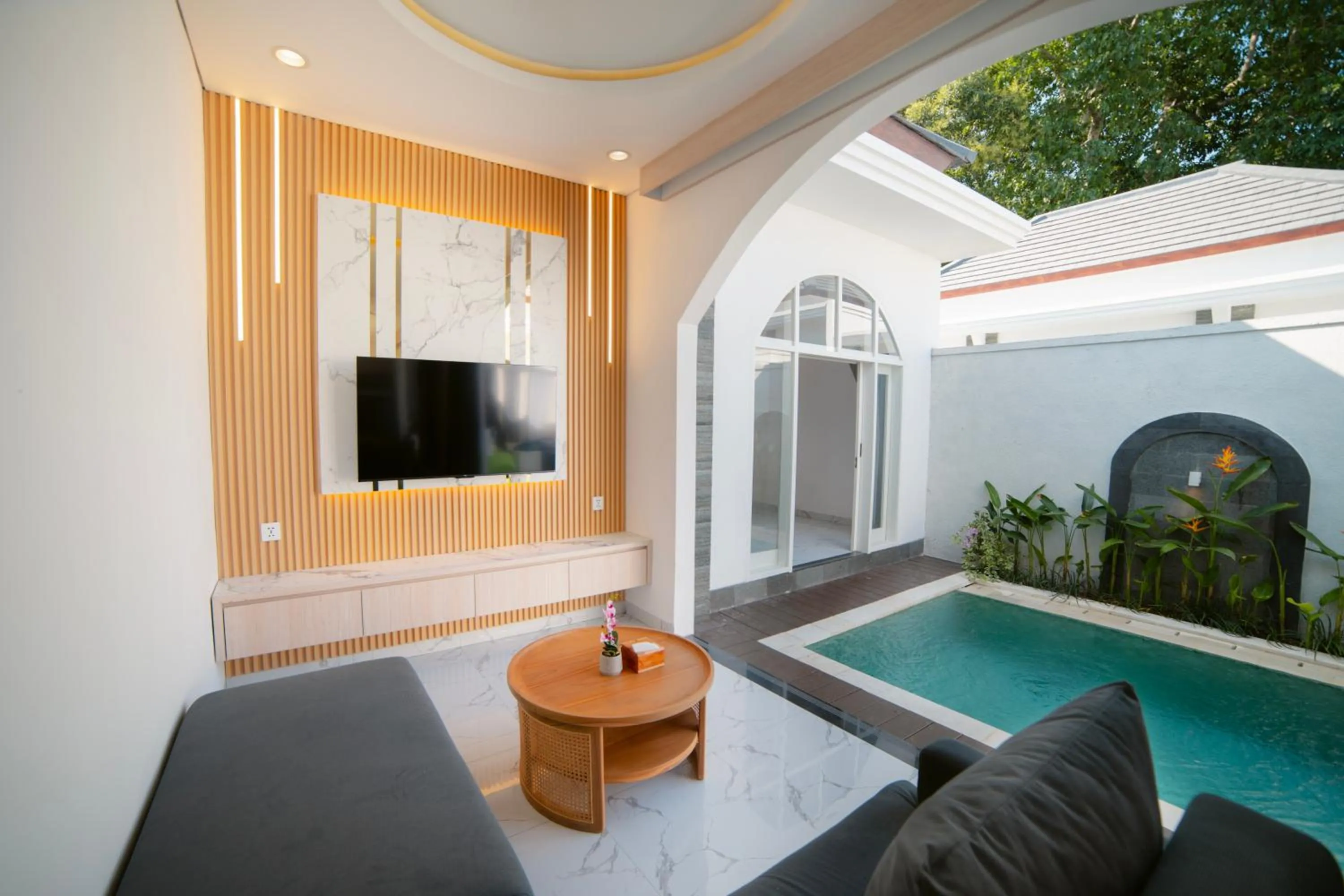 Communal lounge/ TV room in Dikubu Bali Villa and Suites