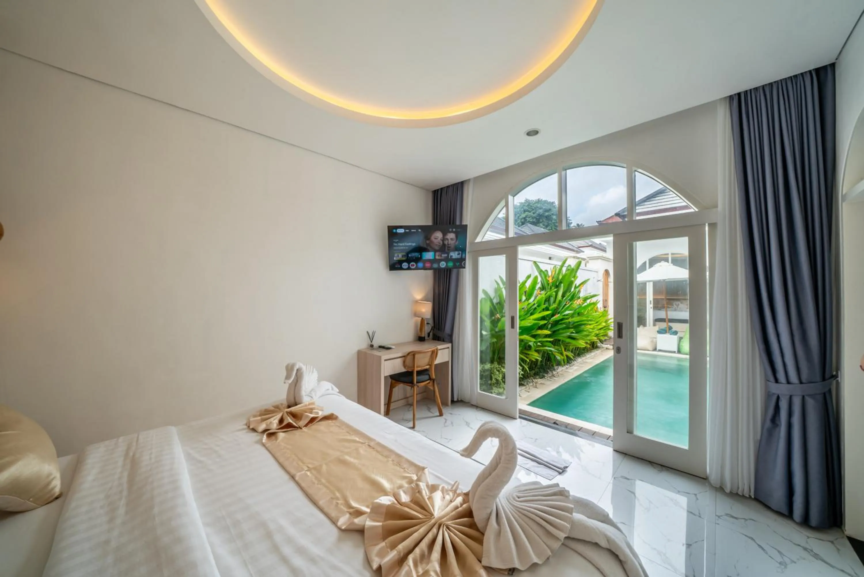 Swimming pool, Bed in Dikubu Bali Villa and Suites