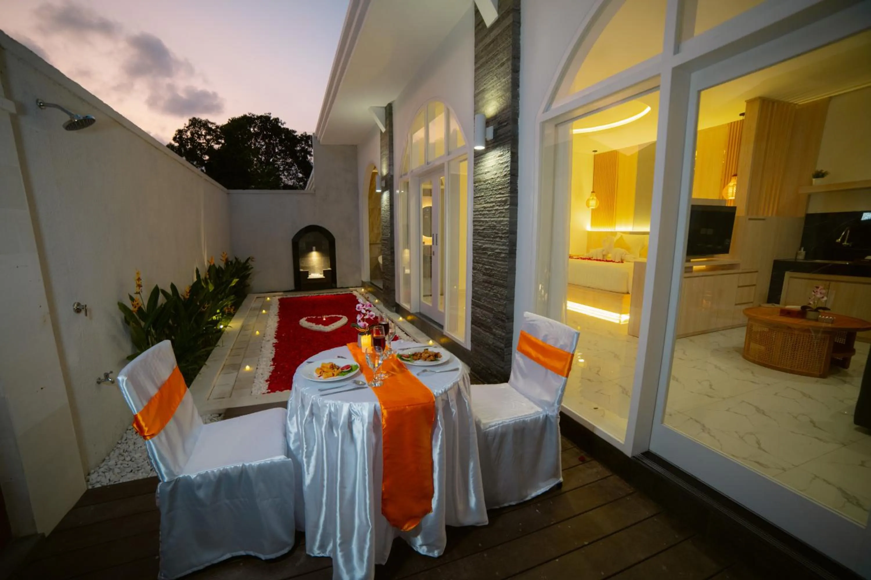 Pool view, Bed in Dikubu Bali Villa and Suites