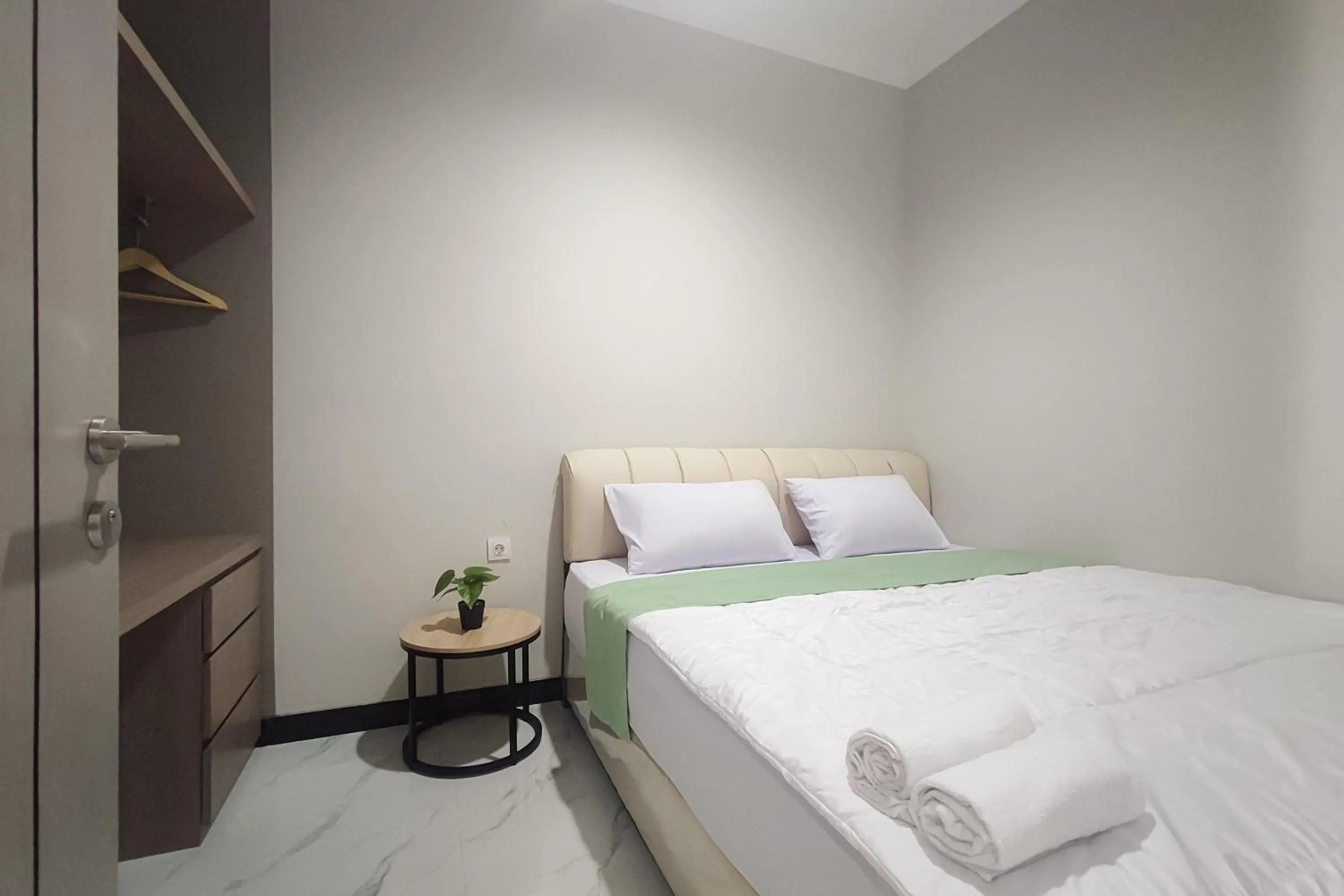 Bedroom, Bed in Urbanview Hotel at Pesona Guest House Jambi