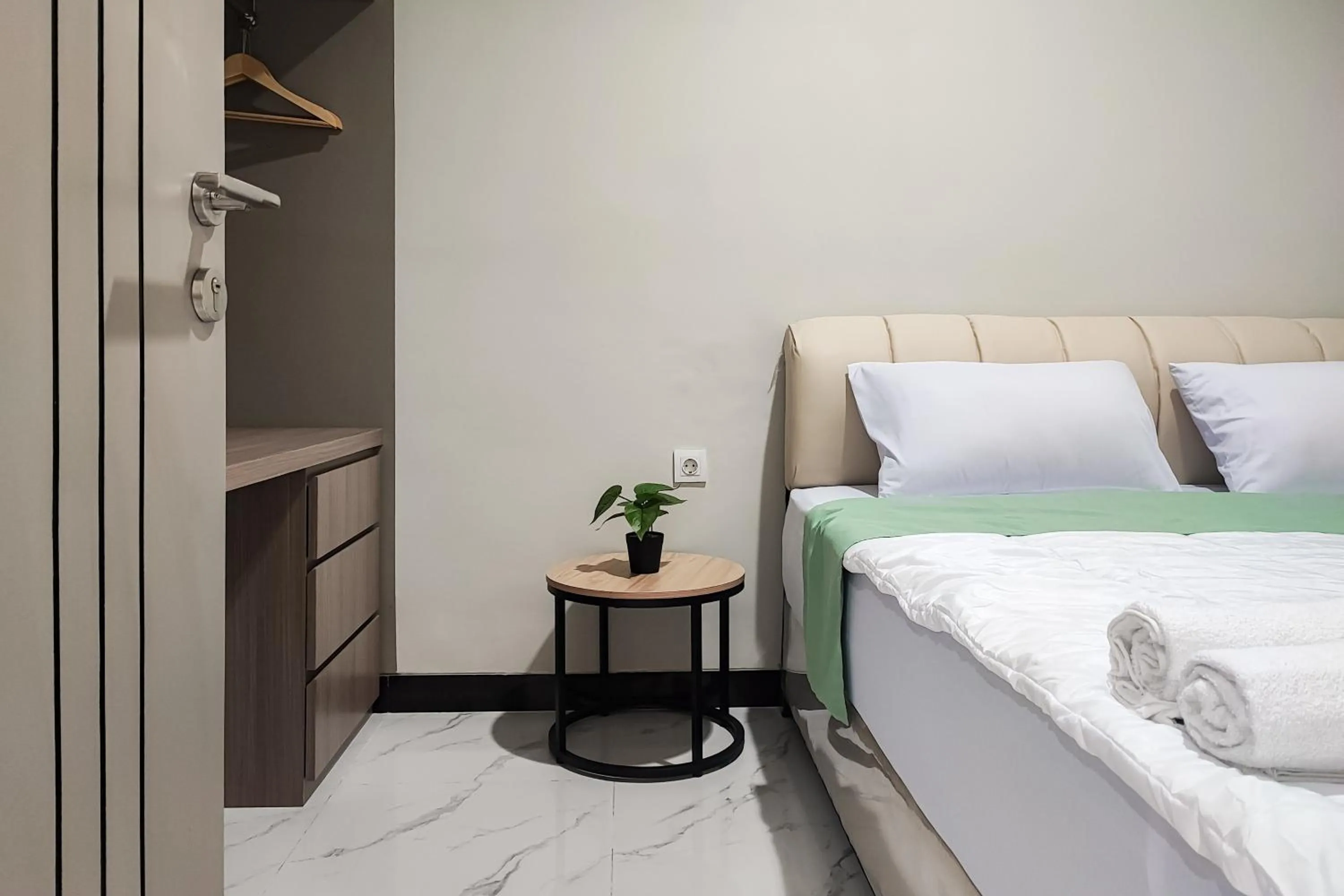 Bedroom, Bed in Urbanview Hotel at Pesona Guest House Jambi
