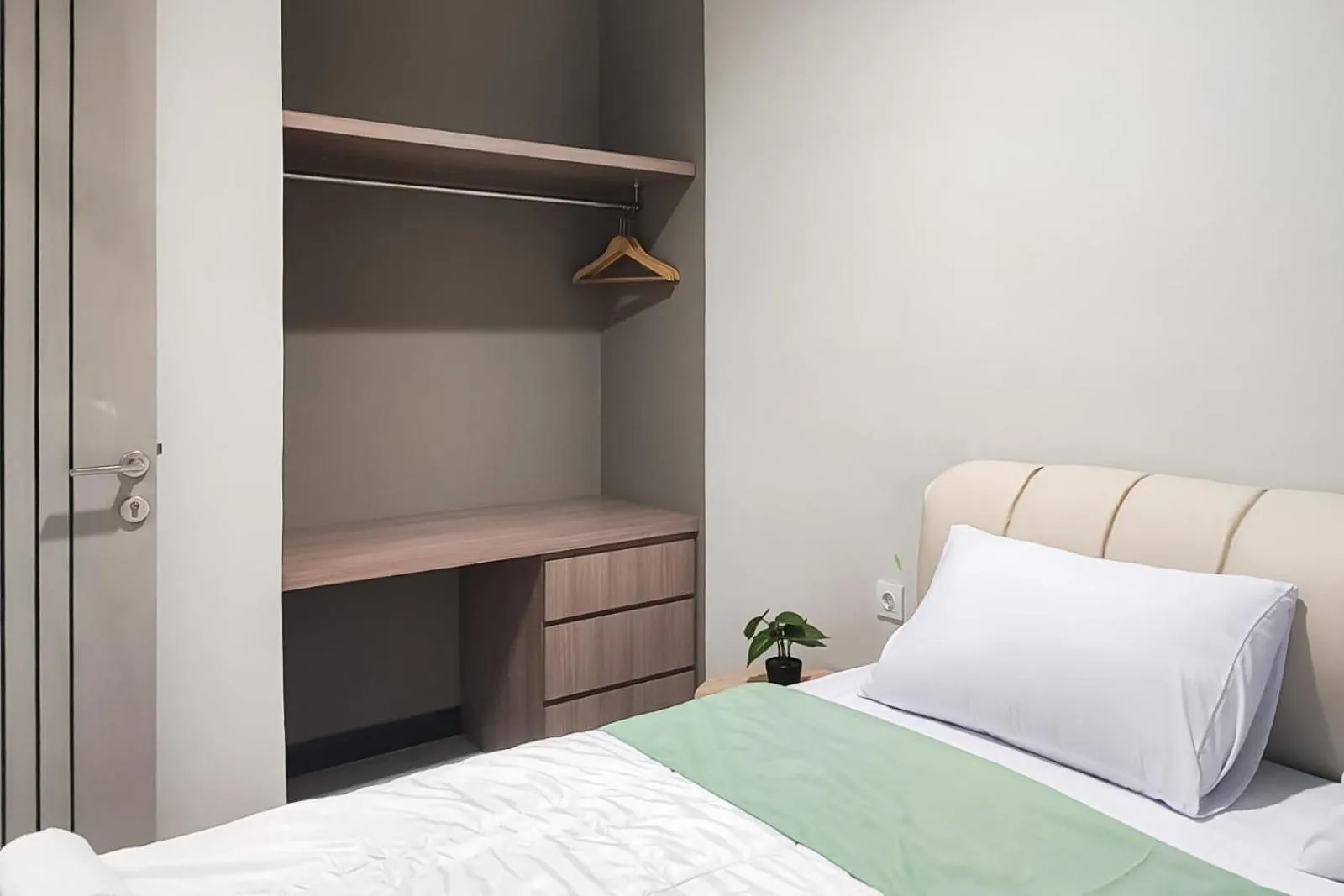 Bedroom, Bed in Urbanview Hotel at Pesona Guest House Jambi