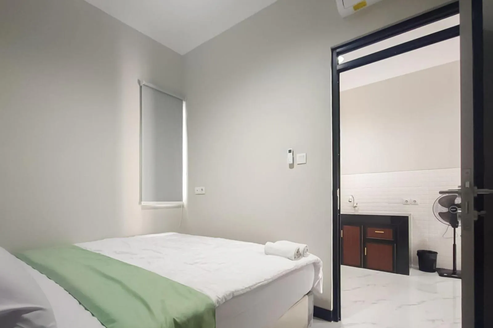Bedroom, Bed in Urbanview Hotel at Pesona Guest House Jambi