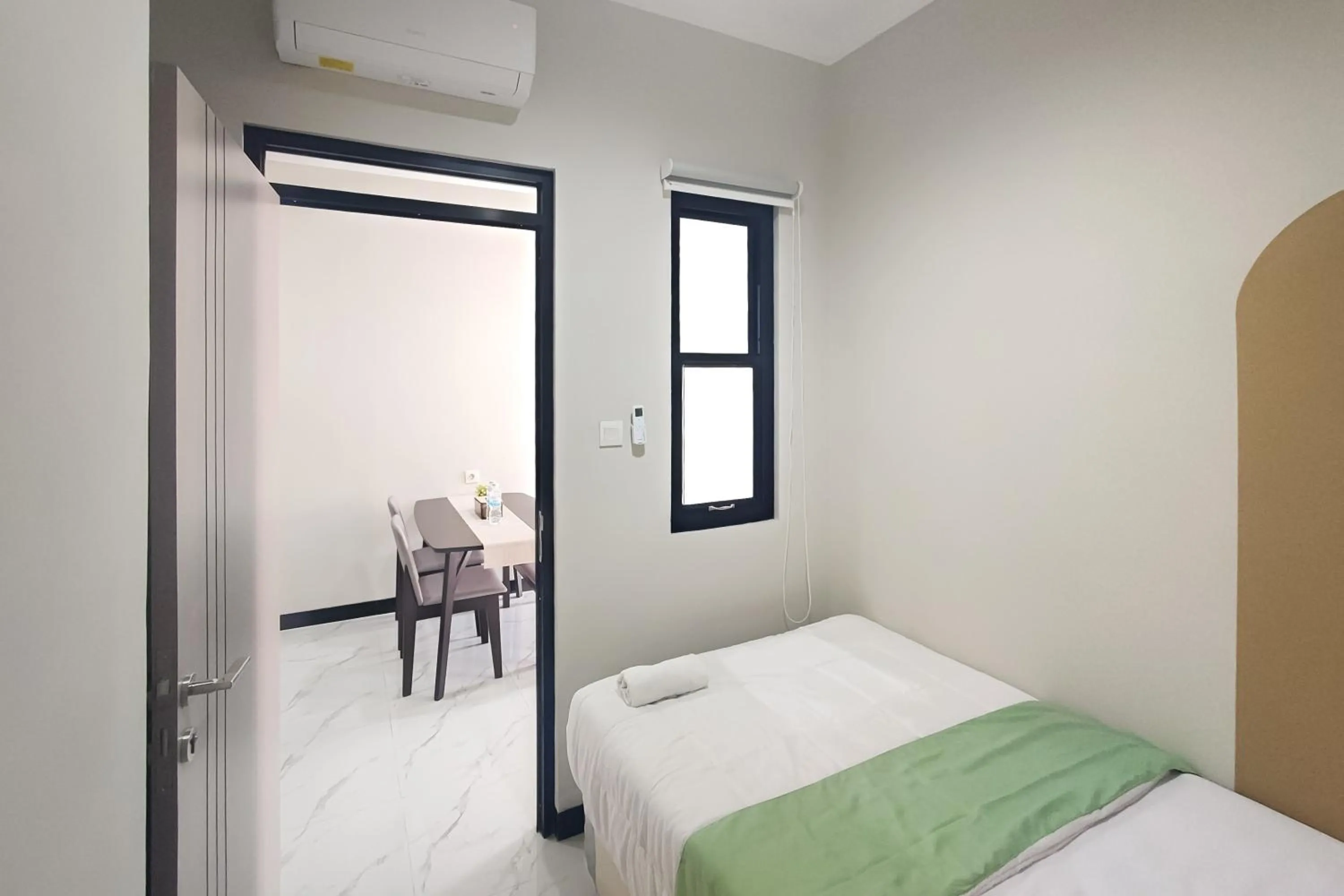 Bedroom, Bed in Urbanview Hotel at Pesona Guest House Jambi