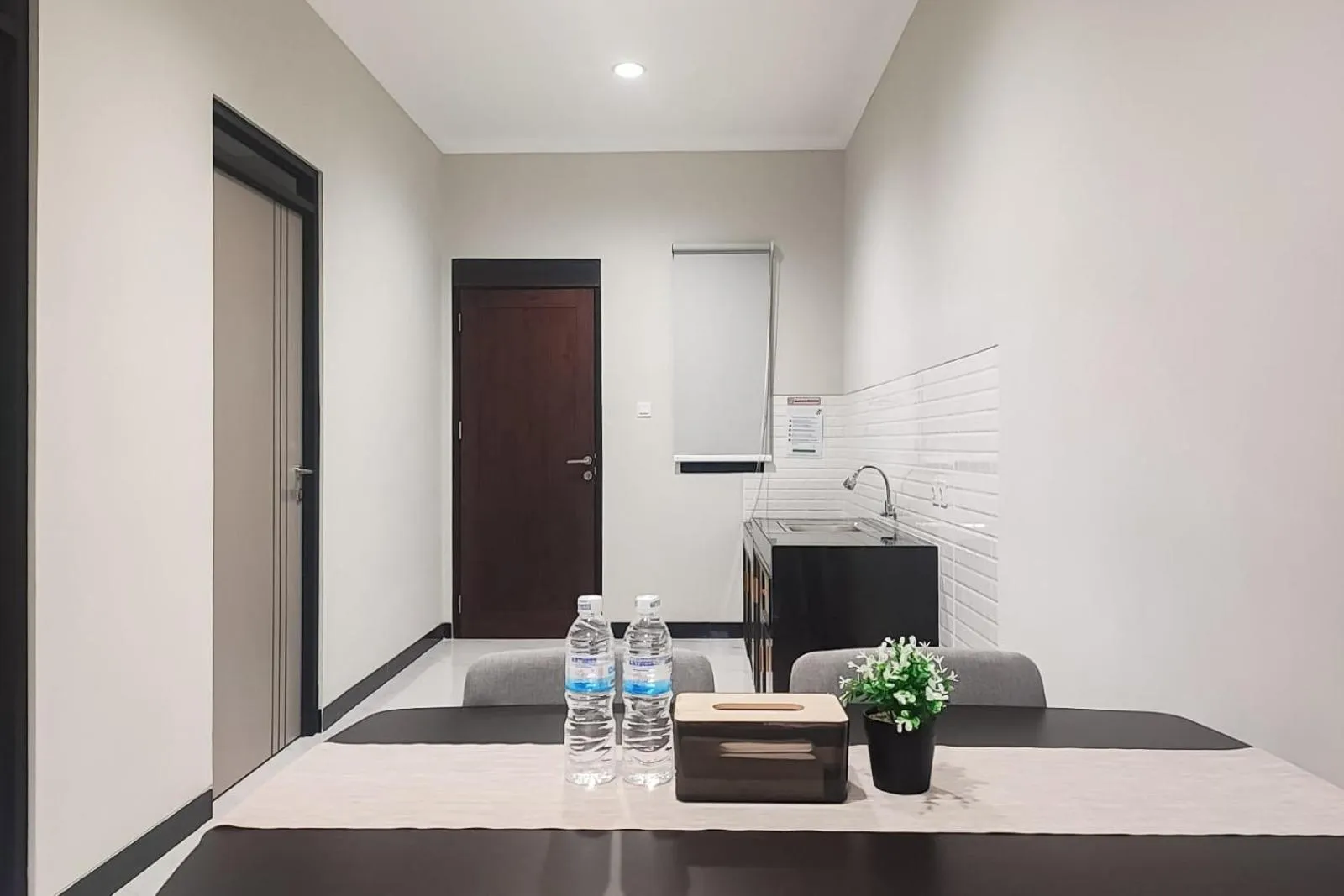 Dining area in Urbanview Hotel at Pesona Guest House Jambi