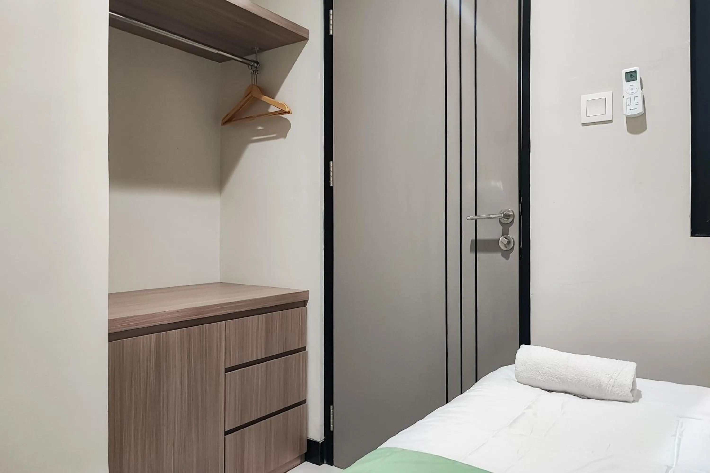 Bedroom, Bed in Urbanview Hotel at Pesona Guest House Jambi