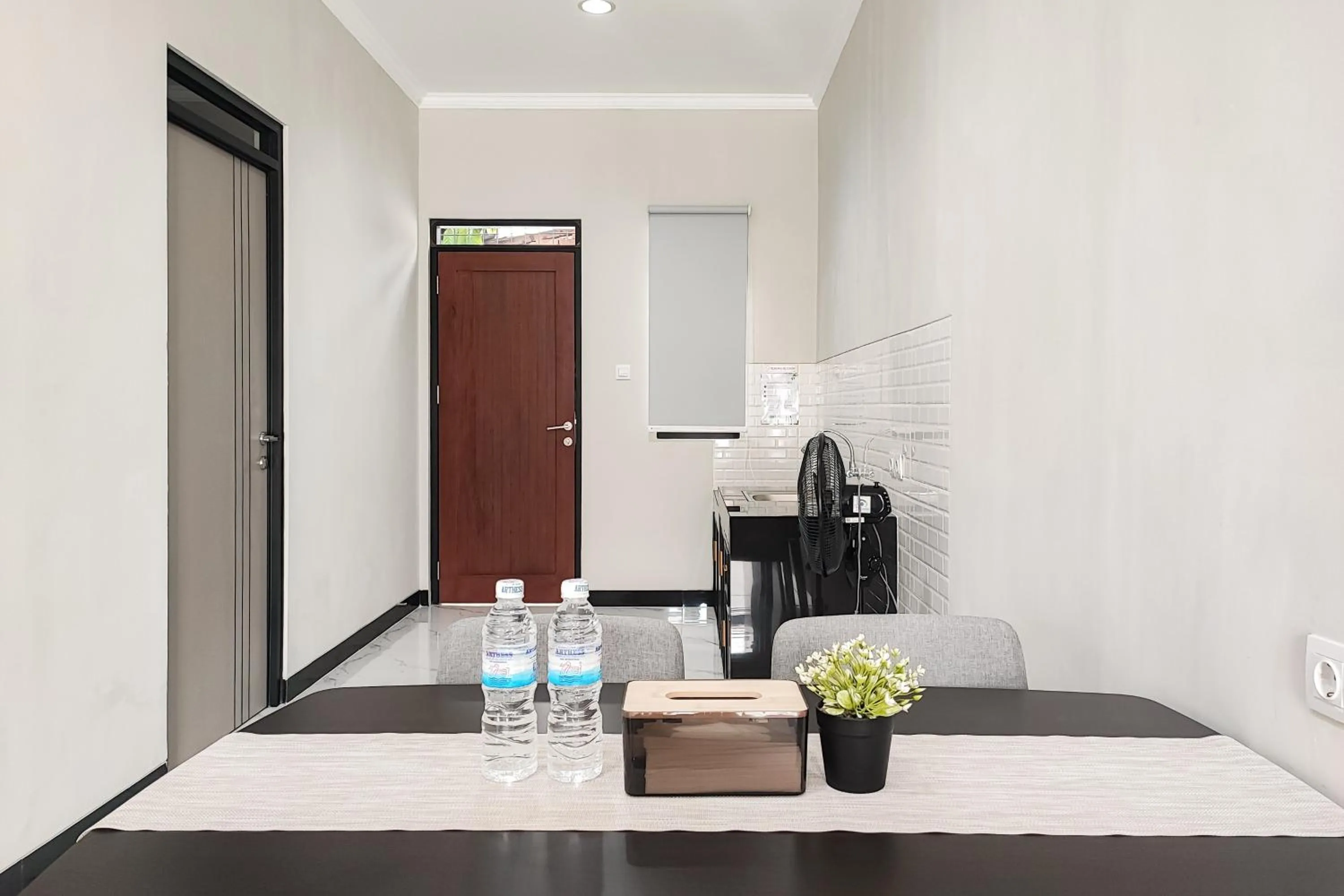 Dining area in Urbanview Hotel at Pesona Guest House Jambi