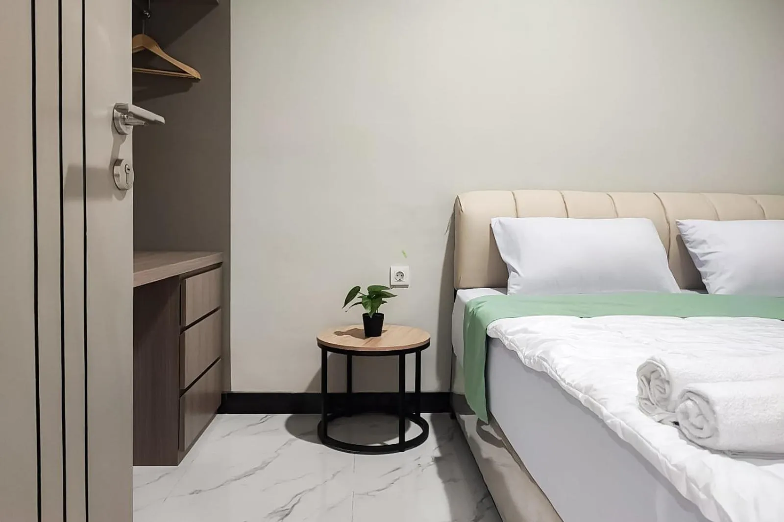 Bedroom, Bed in Urbanview Hotel at Pesona Guest House Jambi