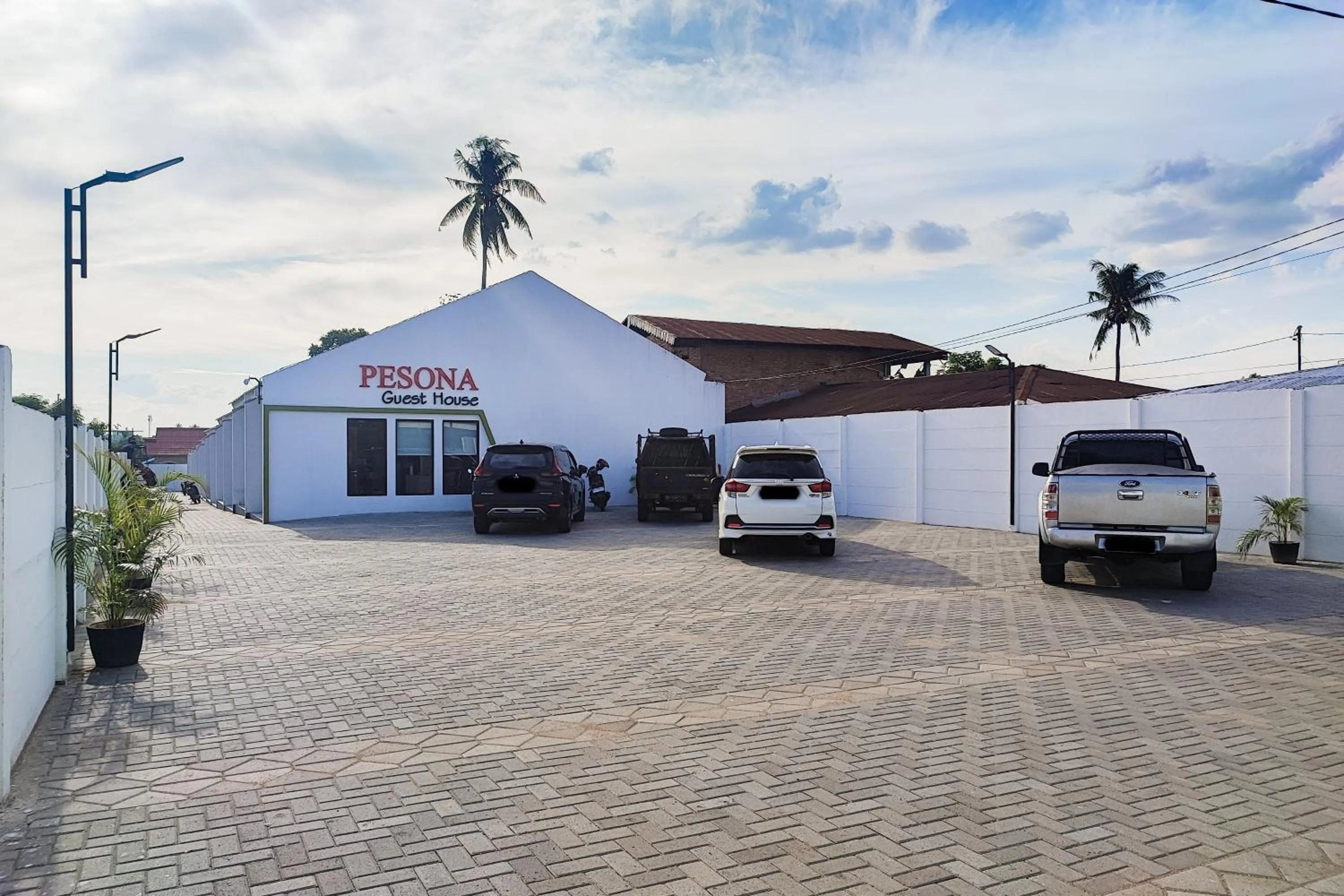 Parking in Urbanview Hotel at Pesona Guest House Jambi