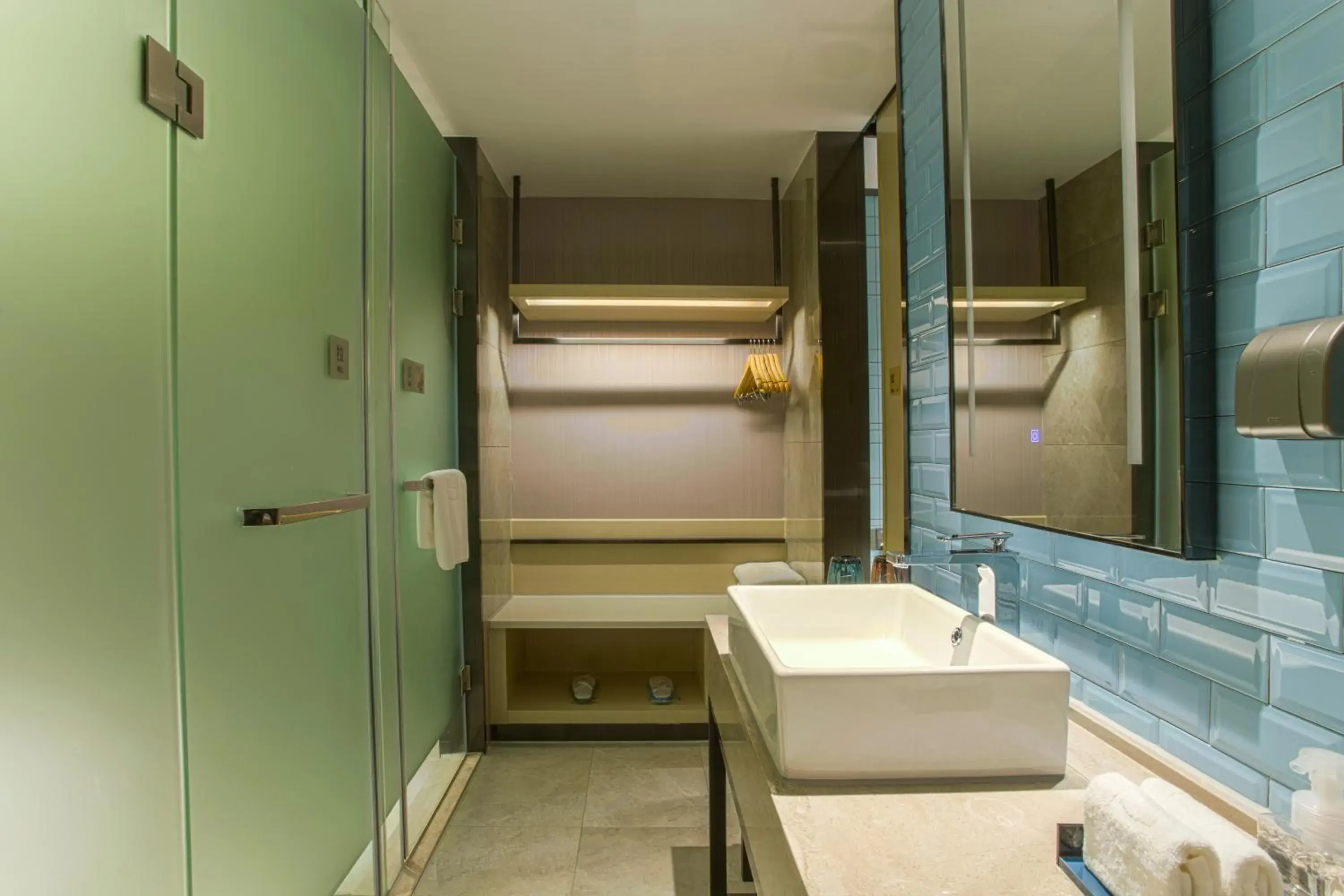 Deluxe Queen Room in Echarm Hotel Hezhou Avenue Deluxe Queen Room in Echarm Hotel Hezhou Avenue