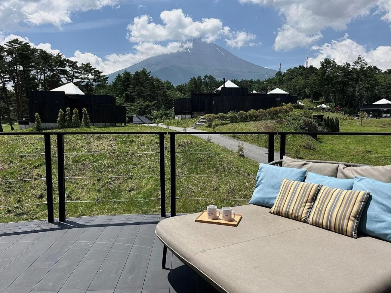 Balcony/Terrace in The SENSE FUJI