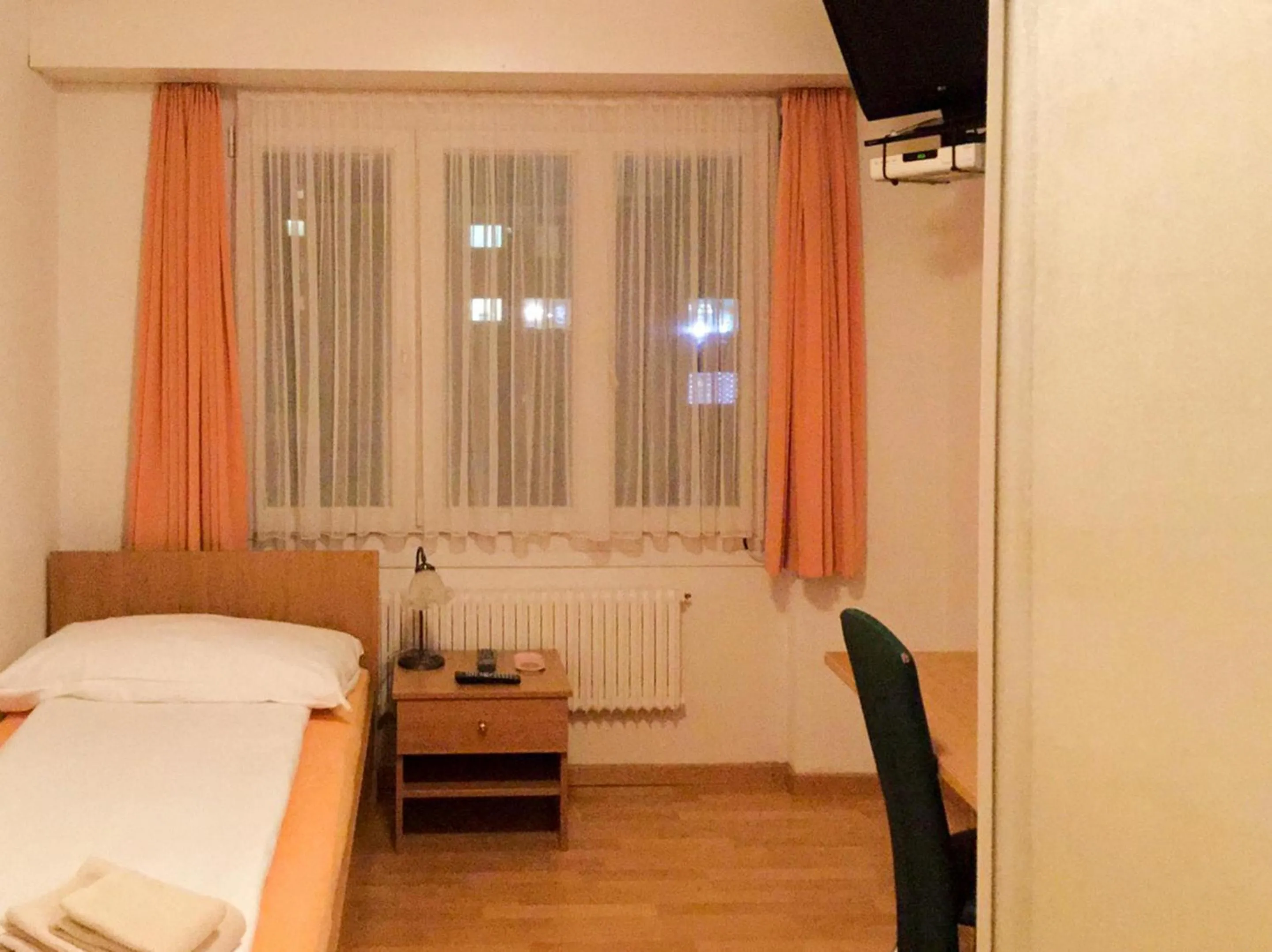 Bed in Hotel Zur Au