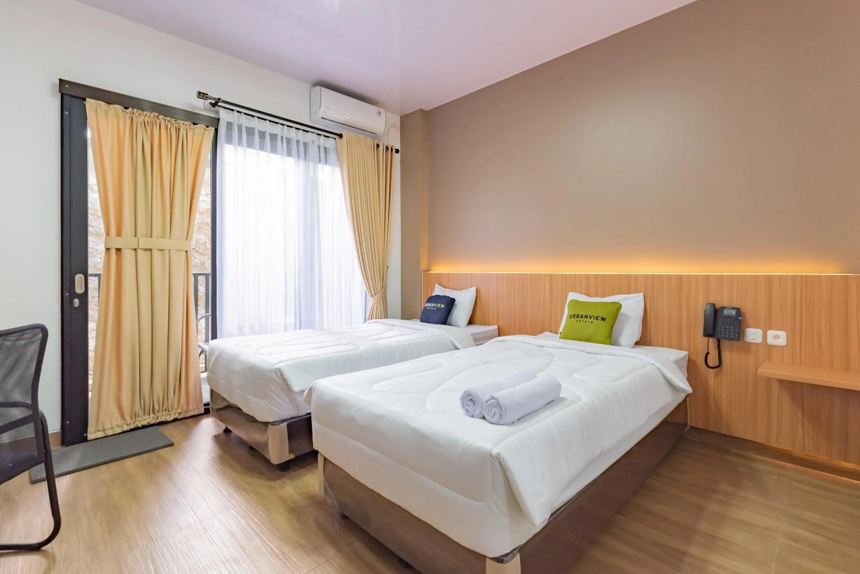 Bedroom, Bed in Urbanview Hotel Inkoppabri Cisarua Puncak